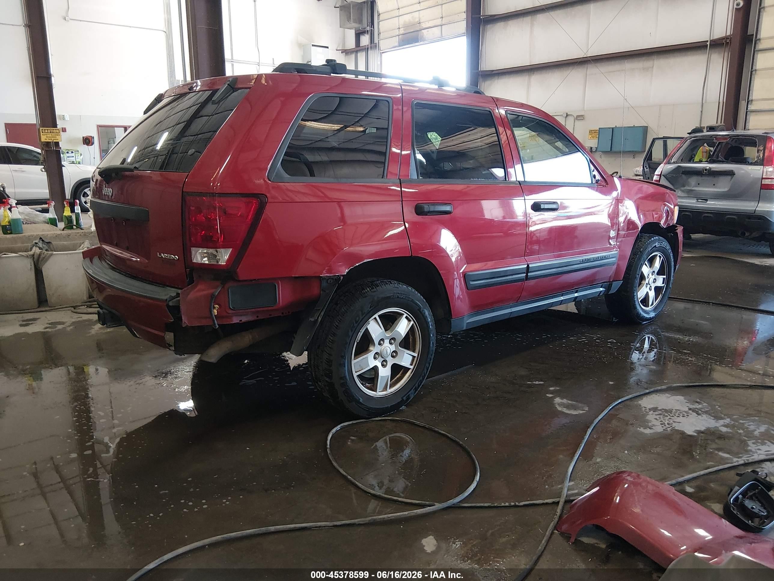 2005 Jeep Grand Cherokee Laredo Red vin: 1J4HR48N15C628827