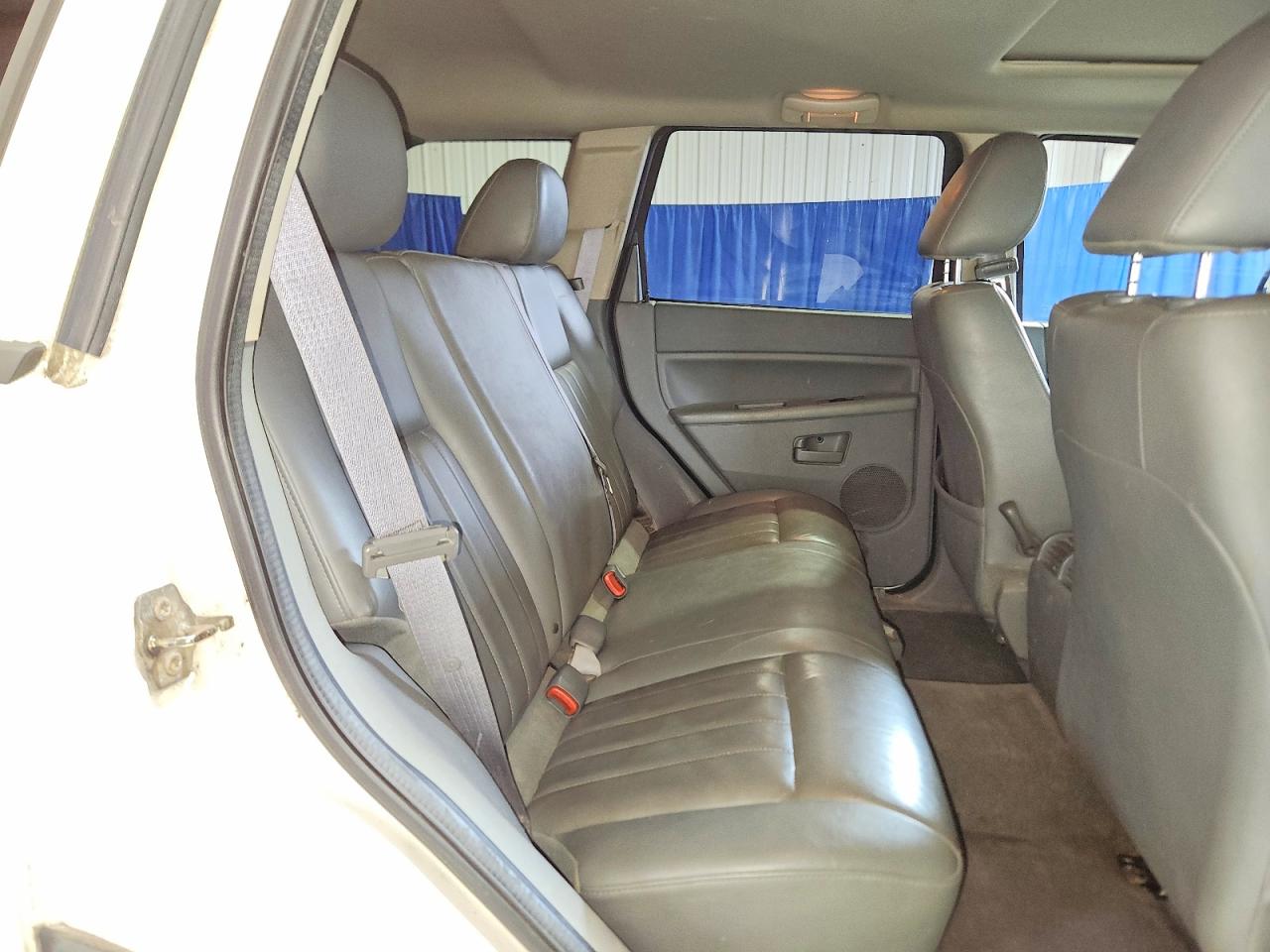 2005 Jeep Grand Cherokee Laredo White vin: 1J4HR48N25C538649