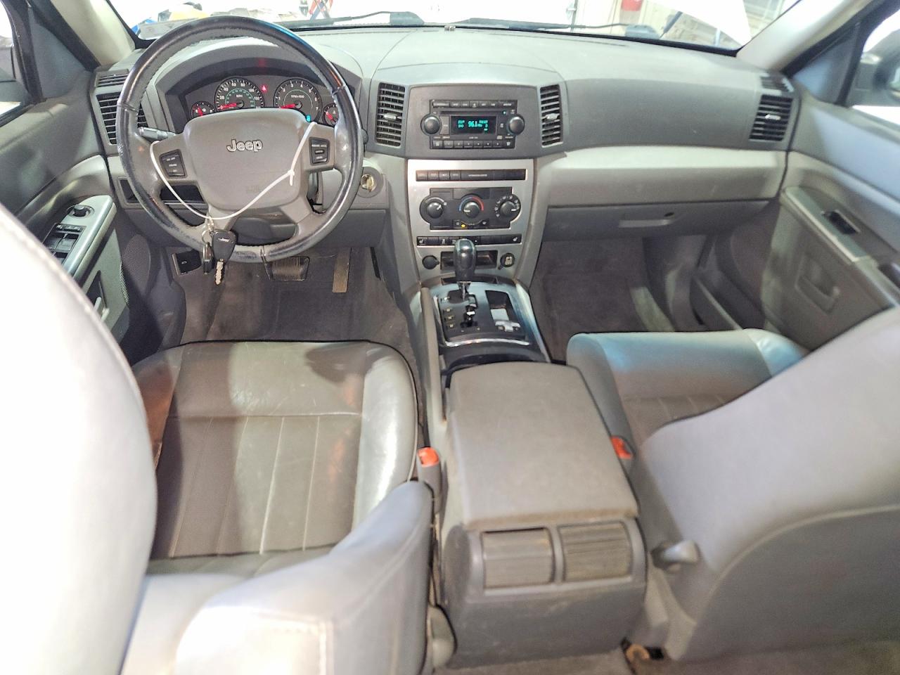 2005 Jeep Grand Cherokee Laredo White vin: 1J4HR48N25C538649