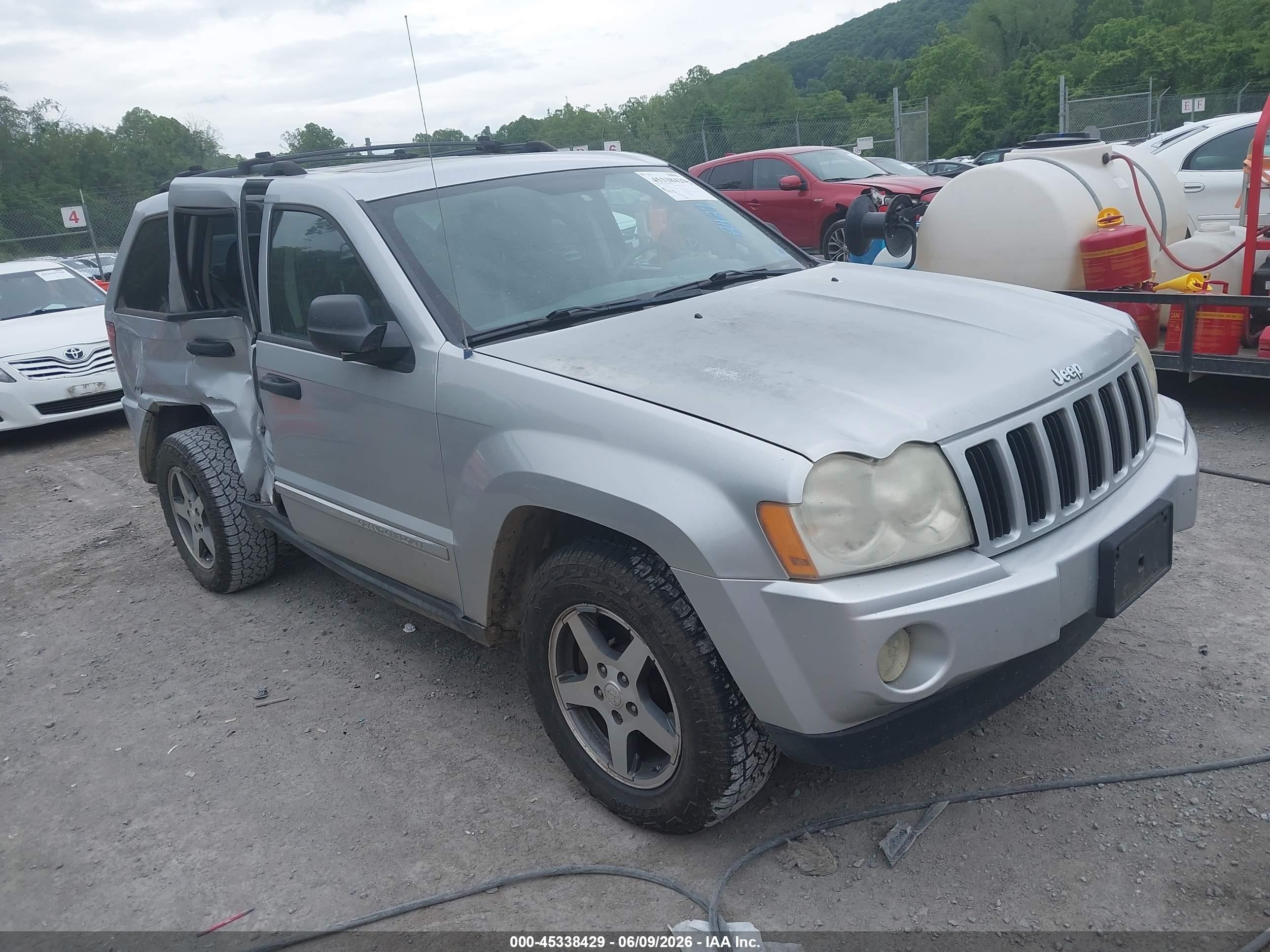 2005 Jeep Grand Cherokee Laredo Silver vin: 1J4HR48N25C652246