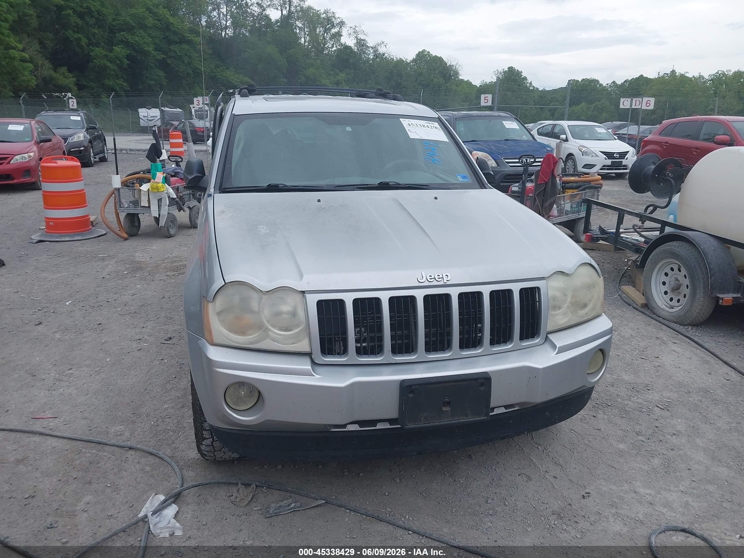 2005 Jeep Grand Cherokee Laredo Silver vin: 1J4HR48N25C652246
