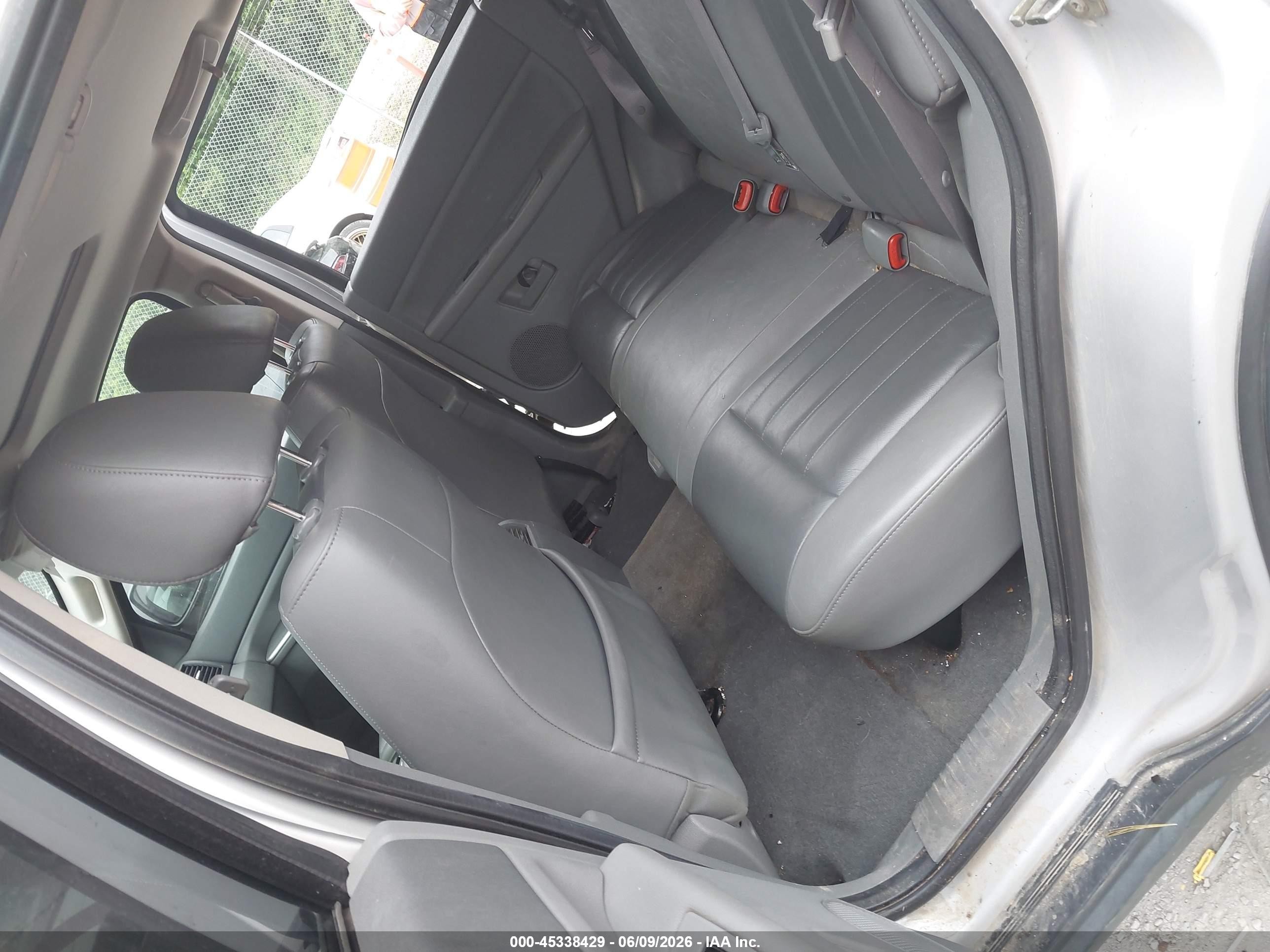2005 Jeep Grand Cherokee Laredo Silver vin: 1J4HR48N25C652246