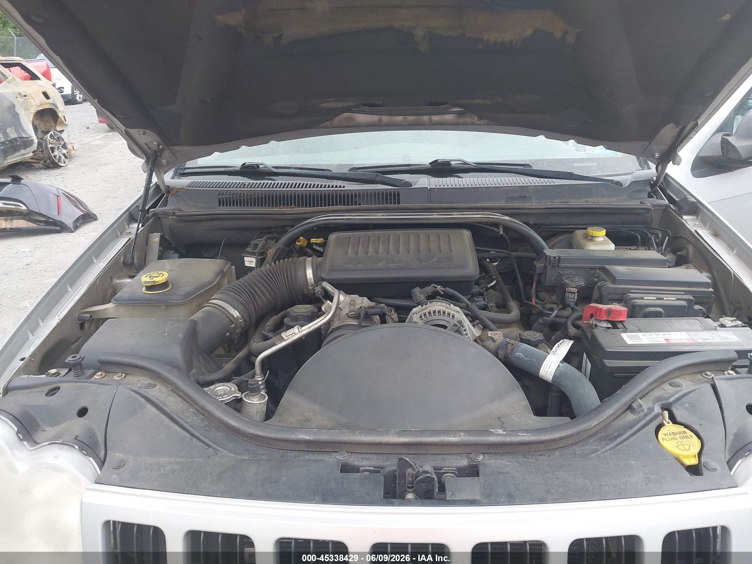 2005 Jeep Grand Cherokee Laredo Silver vin: 1J4HR48N25C652246