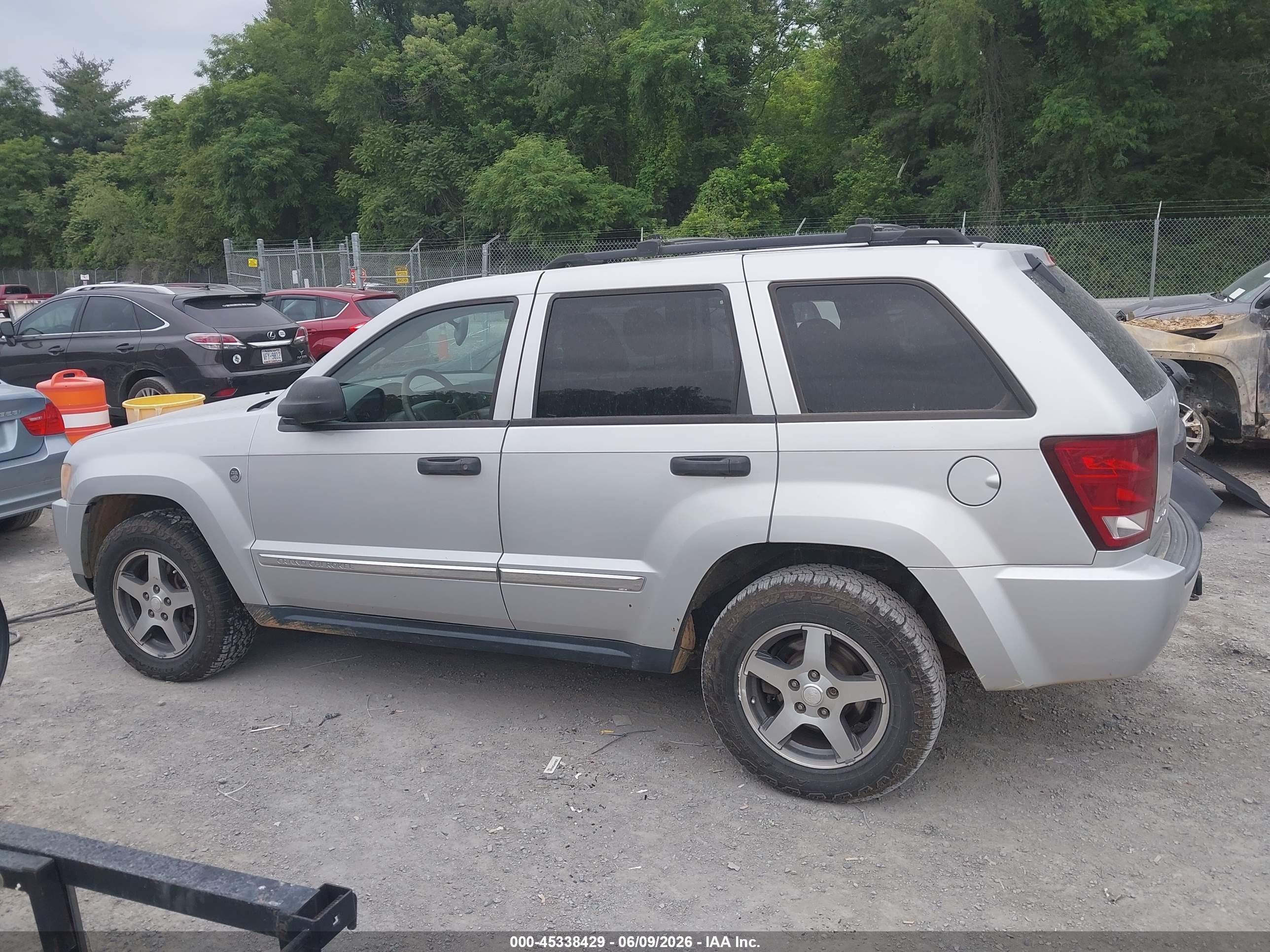 2005 Jeep Grand Cherokee Laredo Silver vin: 1J4HR48N25C652246