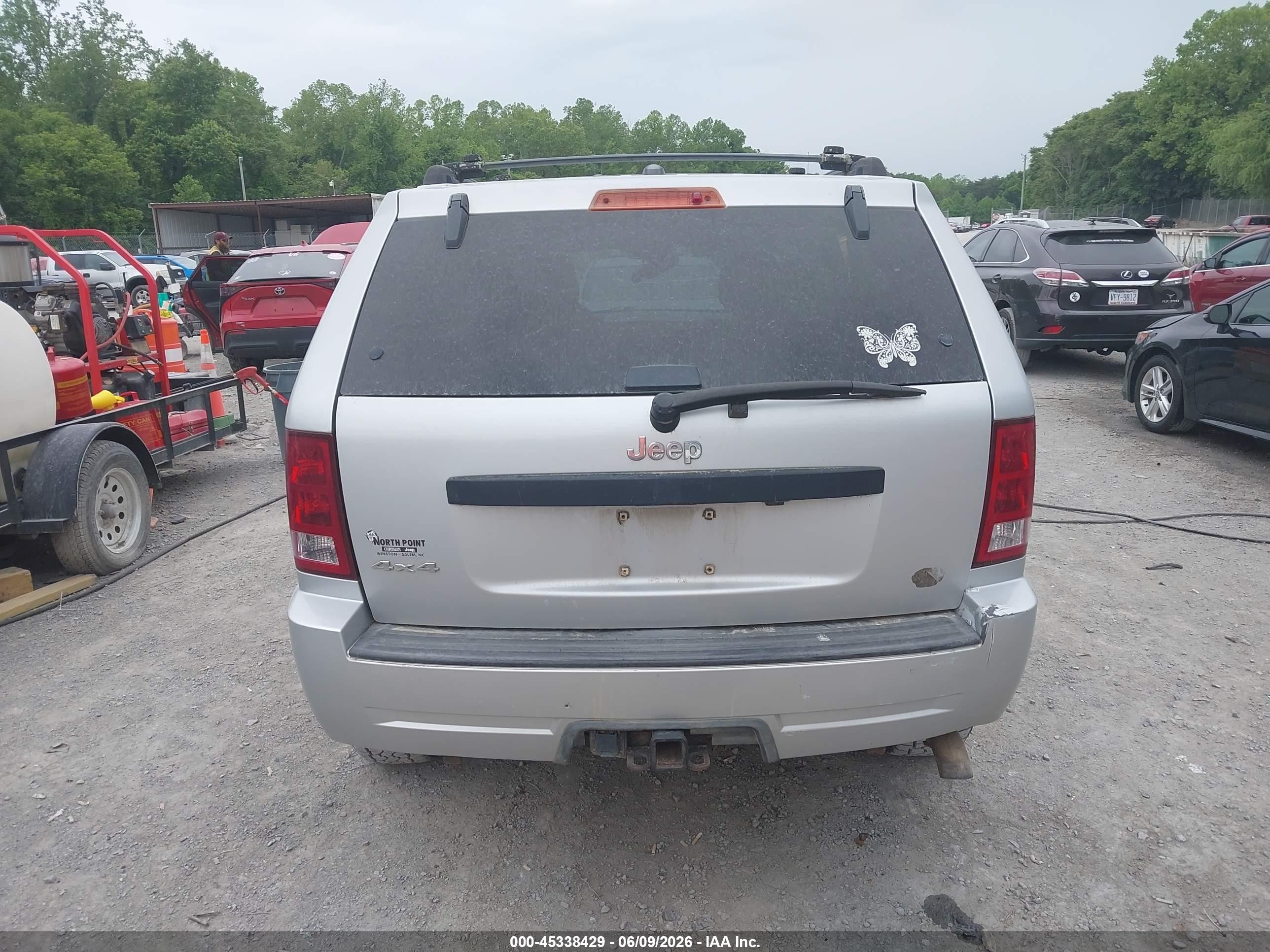 2005 Jeep Grand Cherokee Laredo Silver vin: 1J4HR48N25C652246