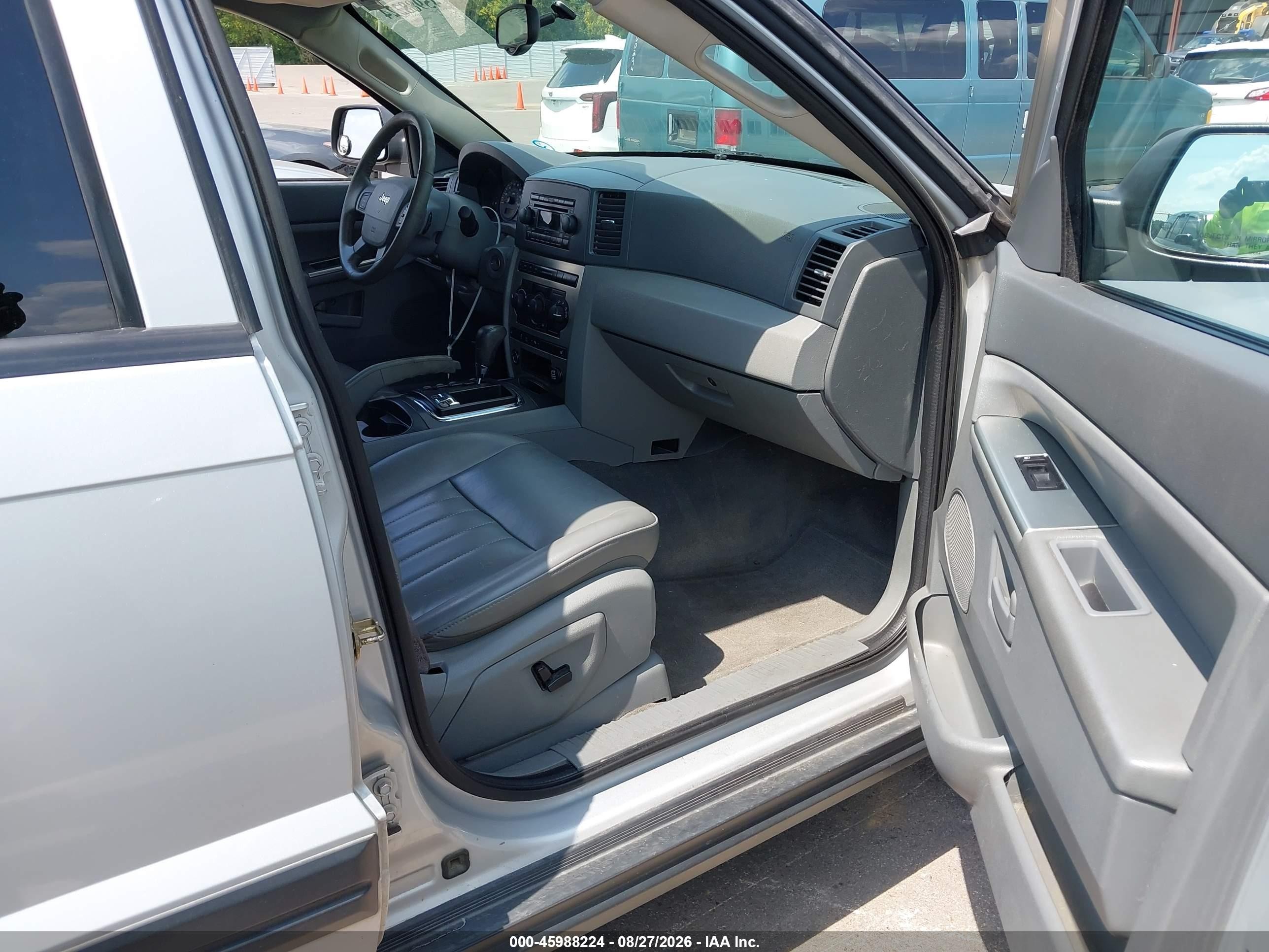2005 Jeep Grand Cherokee Laredo Gray vin: 1J4HR48N25C723543