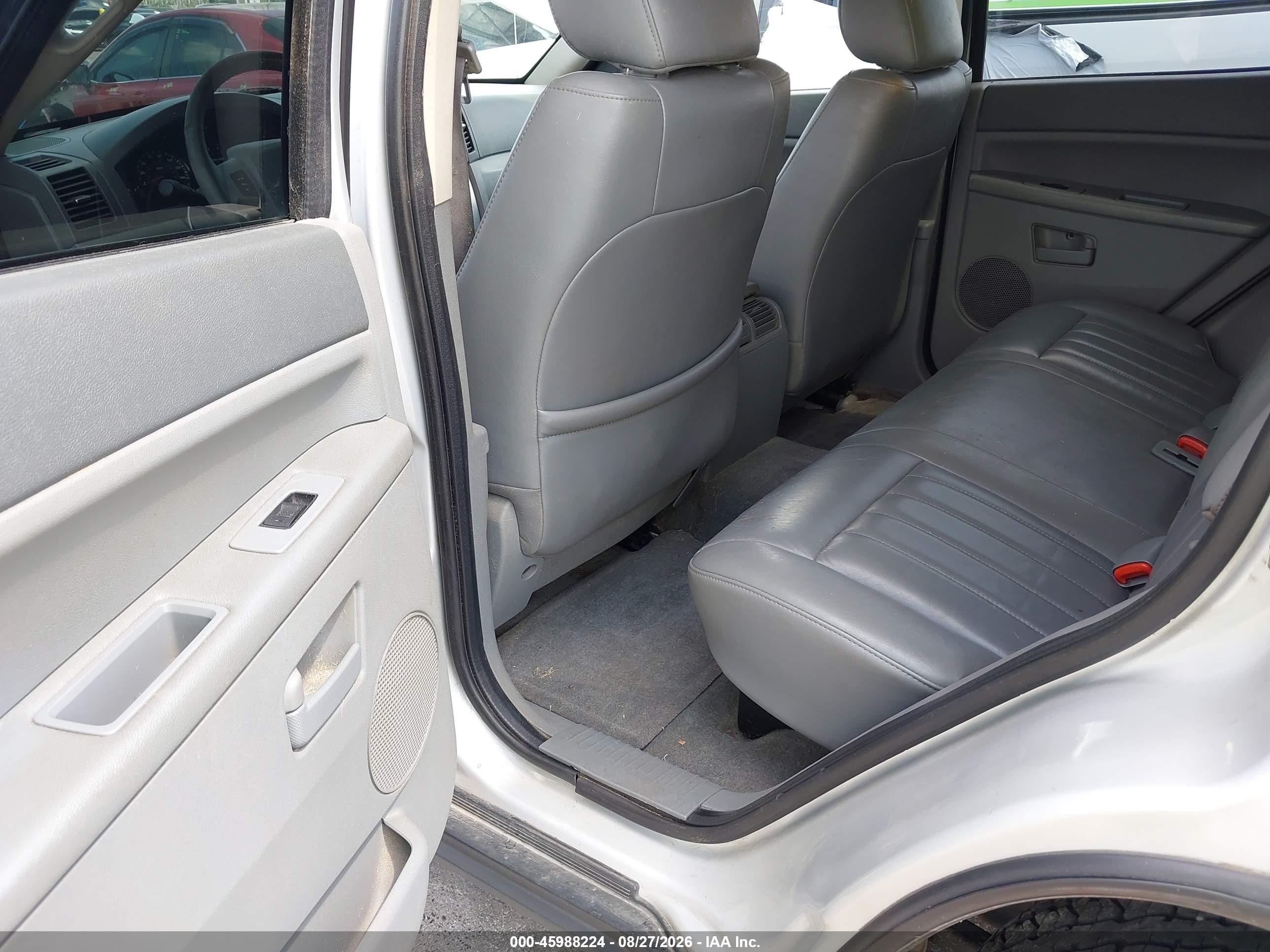 2005 Jeep Grand Cherokee Laredo Gray vin: 1J4HR48N25C723543