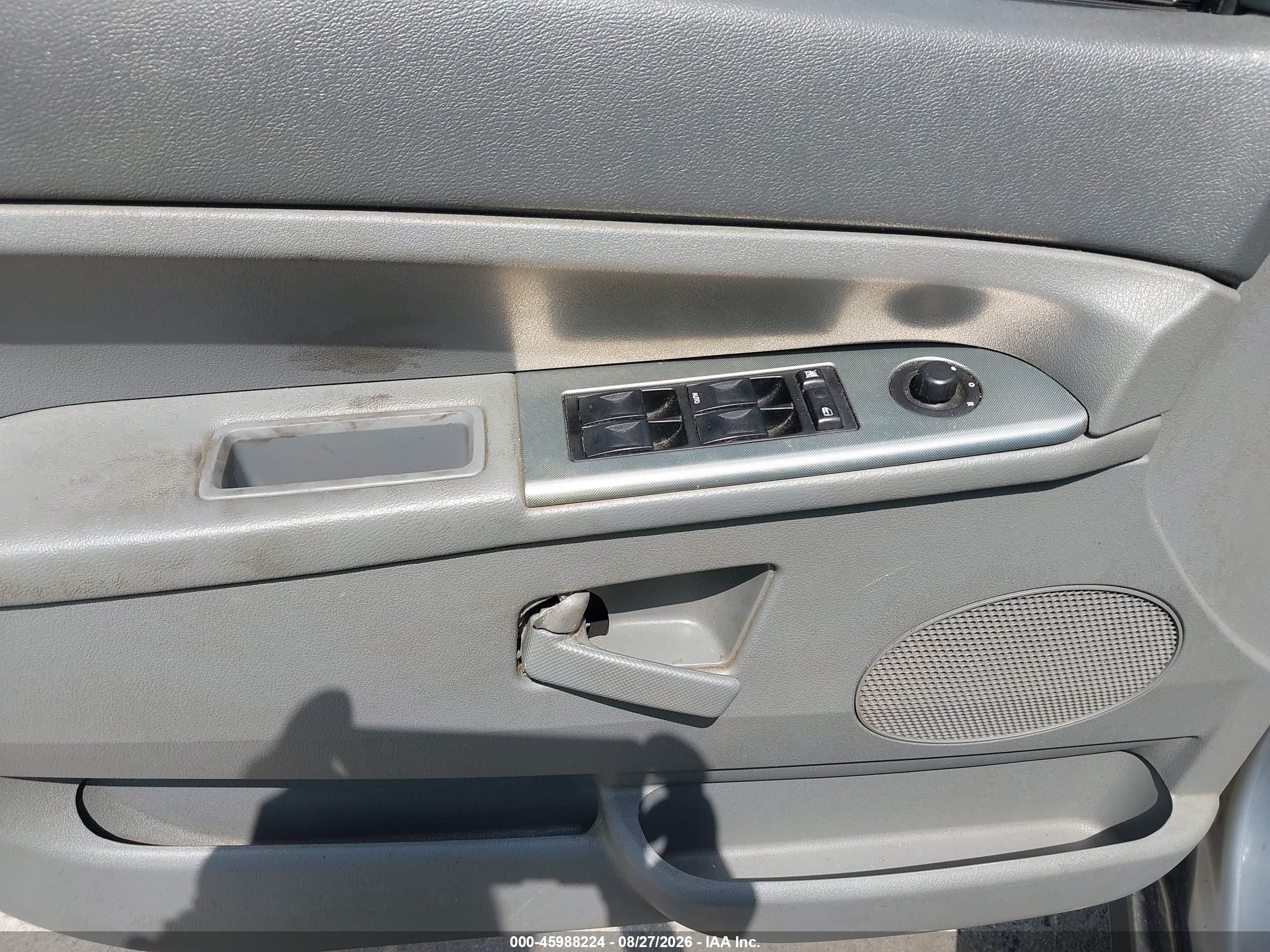 2005 Jeep Grand Cherokee Laredo Gray vin: 1J4HR48N25C723543
