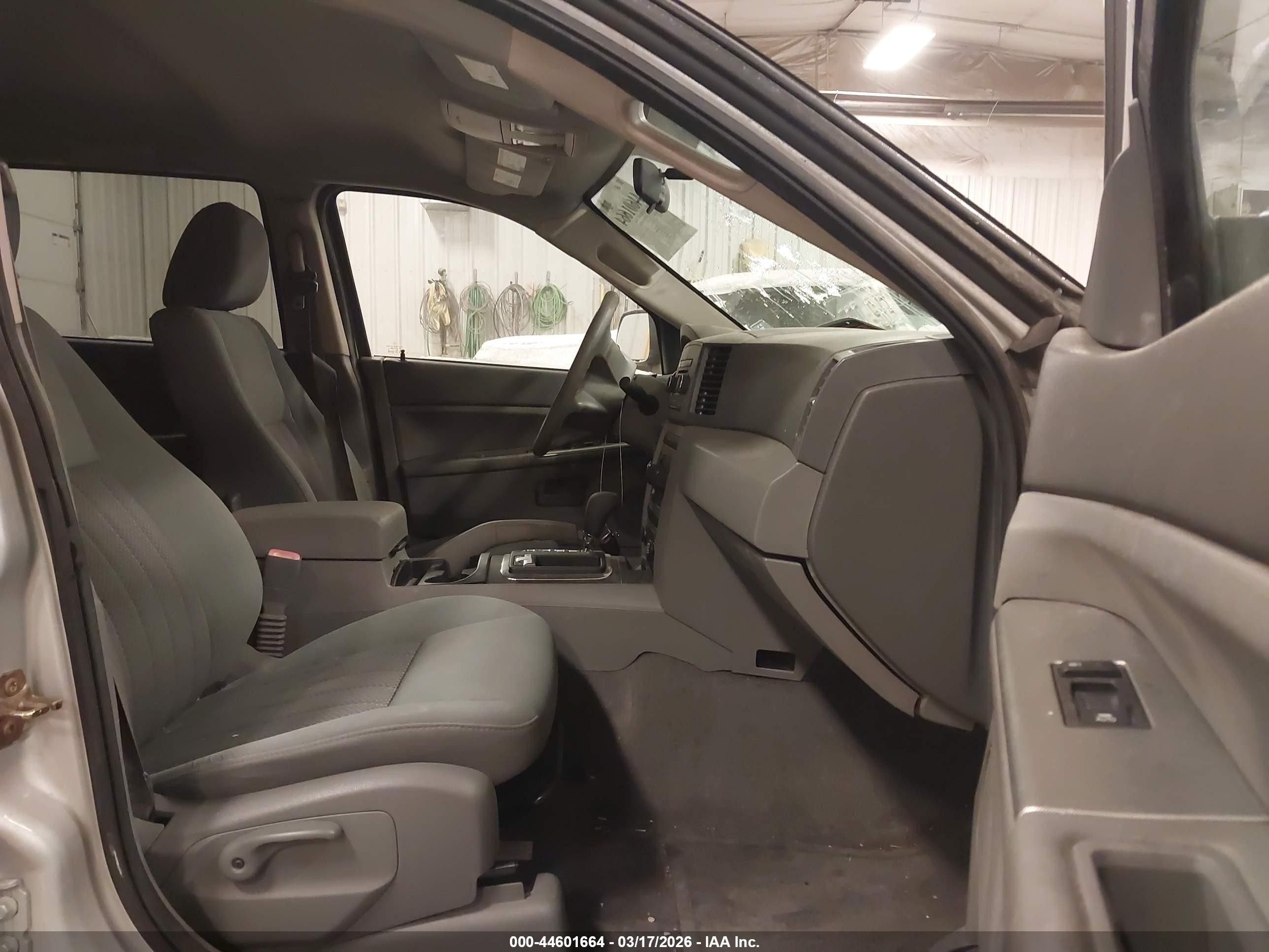 2006 Jeep Grand Cherokee Laredo Серебряный vin: 1J4HR48N36C250981