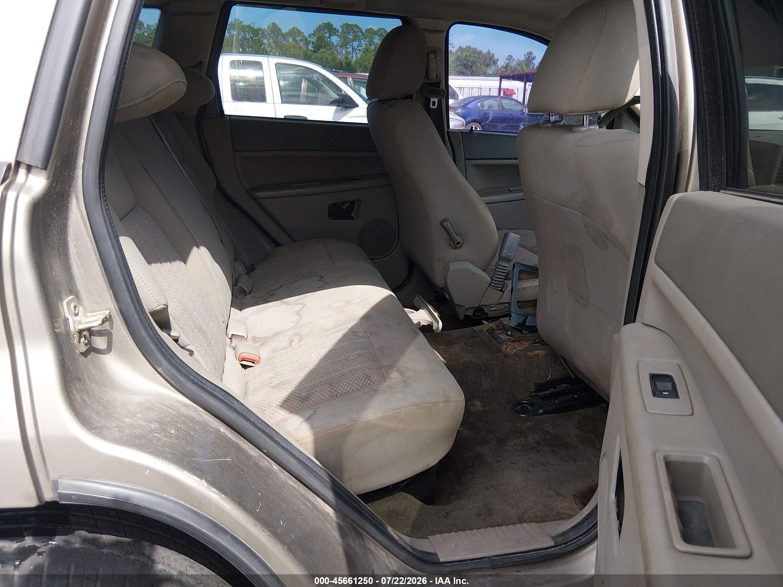 2006 Jeep Grand Cherokee Laredo Beige vin: 1J4HR48N36C265836