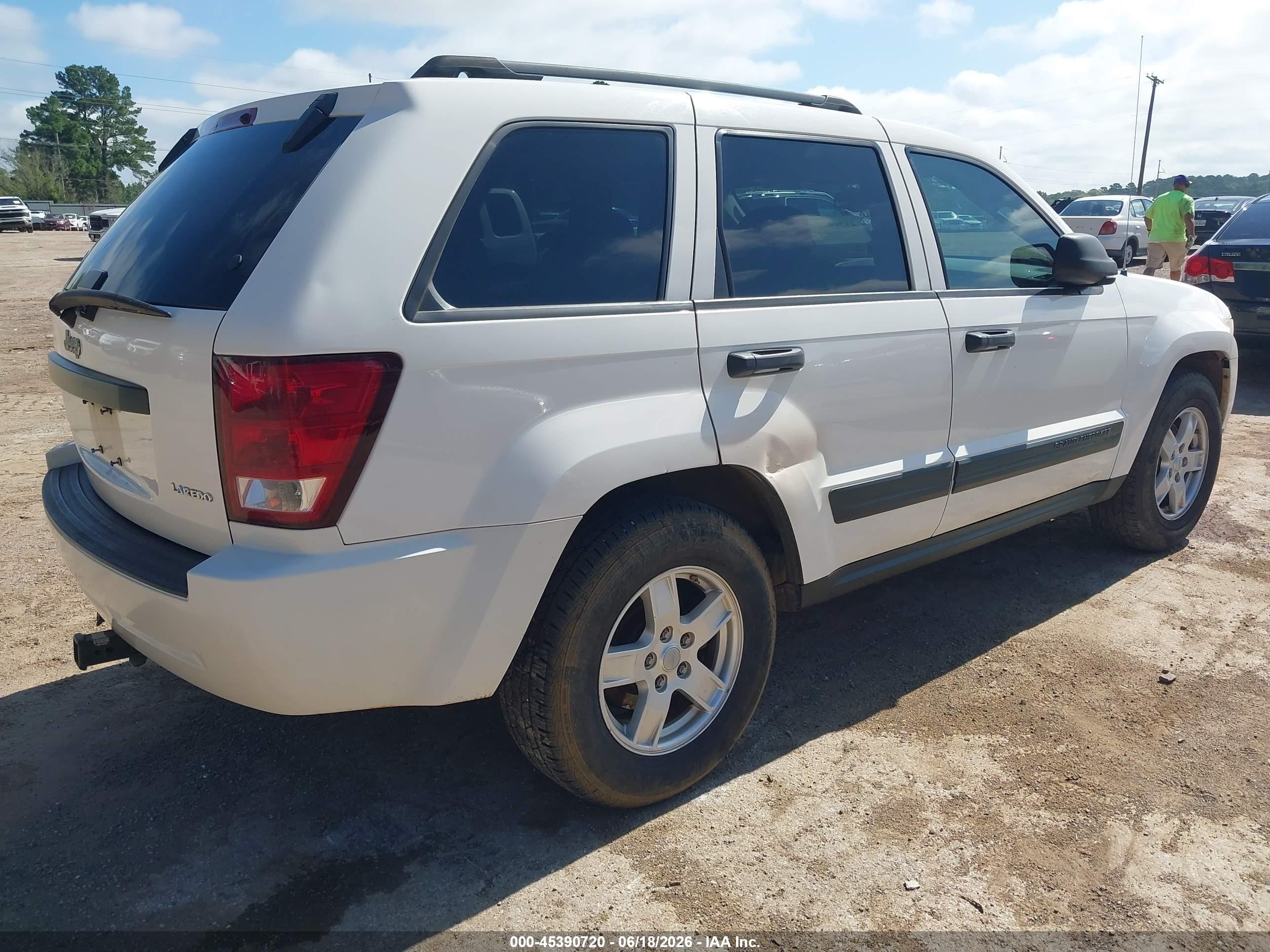 2005 Jeep Grand Cherokee Laredo White vin: 1J4HR48N45C691422