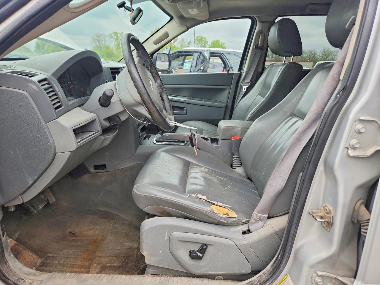 2005 Jeep Grand Cherokee Laredo Серебряный vin: 1J4HR48N65C538993
