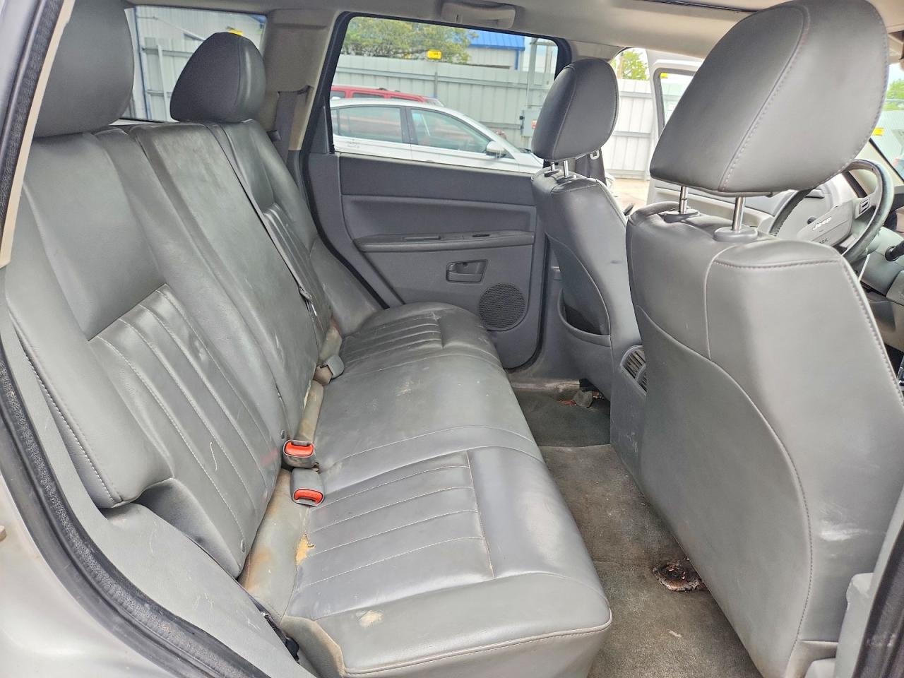 2005 Jeep Grand Cherokee Laredo Серебряный vin: 1J4HR48N65C538993
