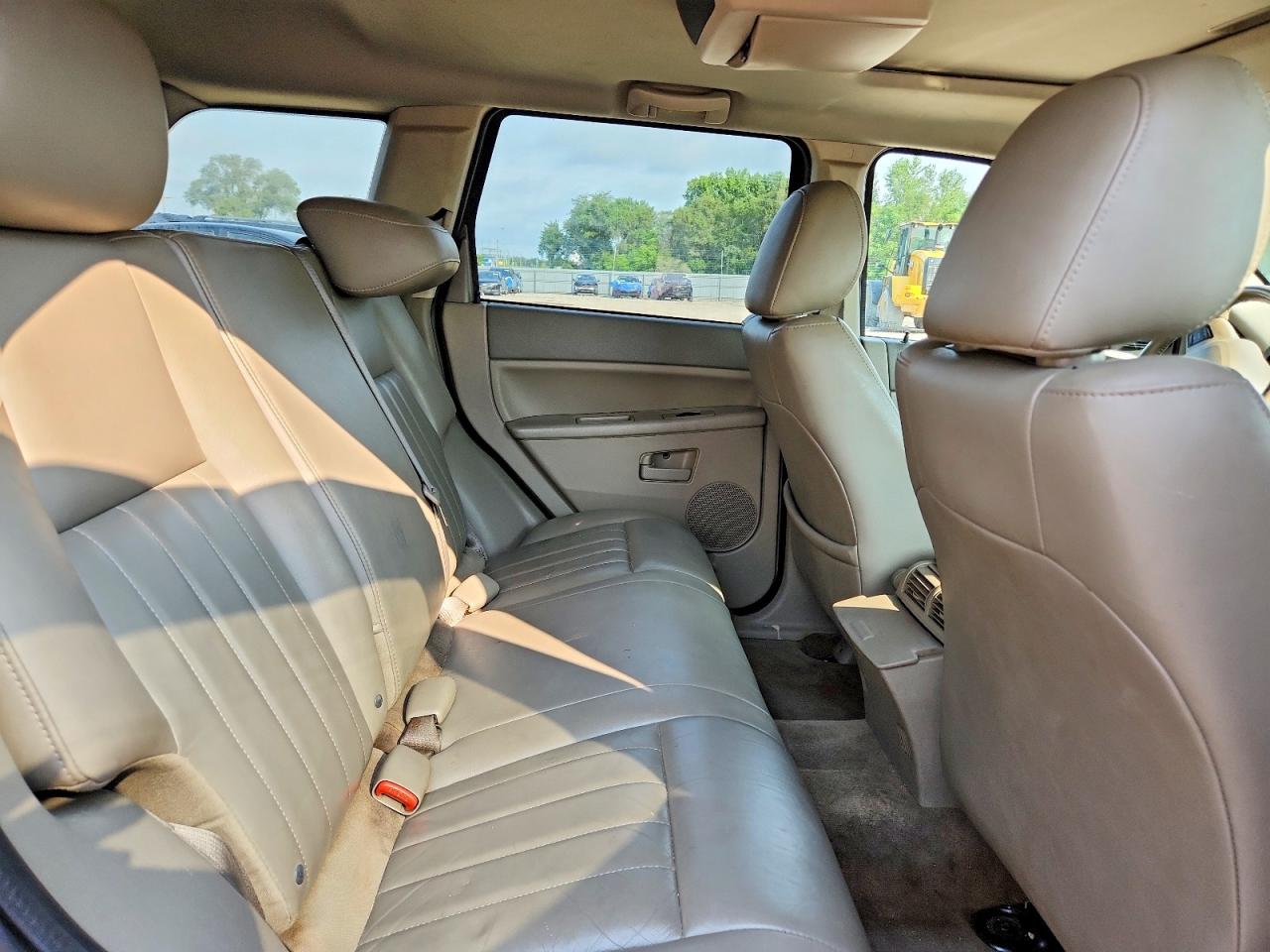 2005 Jeep Grand Cherokee Laredo Red vin: 1J4HR48N65C702906