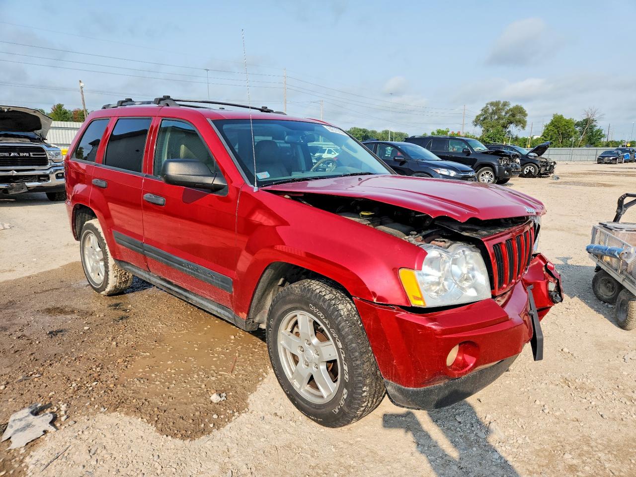 2005 Jeep Grand Cherokee Laredo Red vin: 1J4HR48N65C702906
