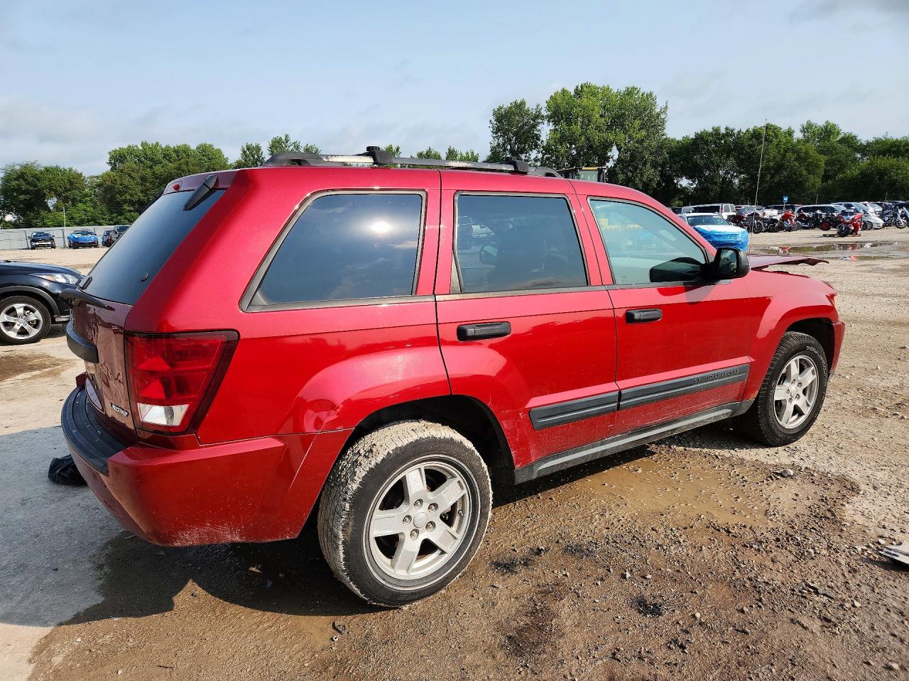 2005 Jeep Grand Cherokee Laredo Red vin: 1J4HR48N65C702906
