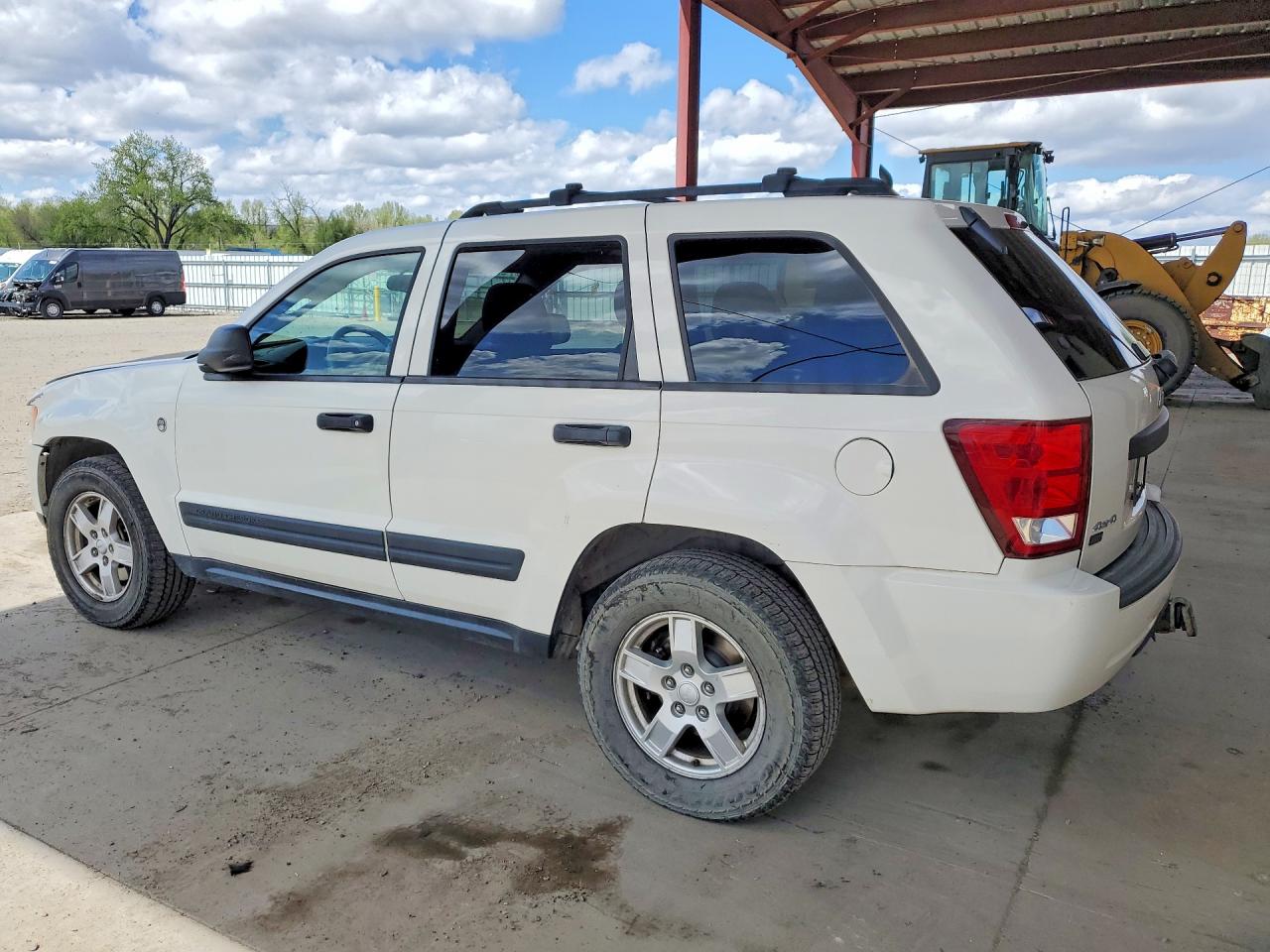 2005 Jeep Grand Cherokee Laredo White vin: 1J4HR48N75C639735