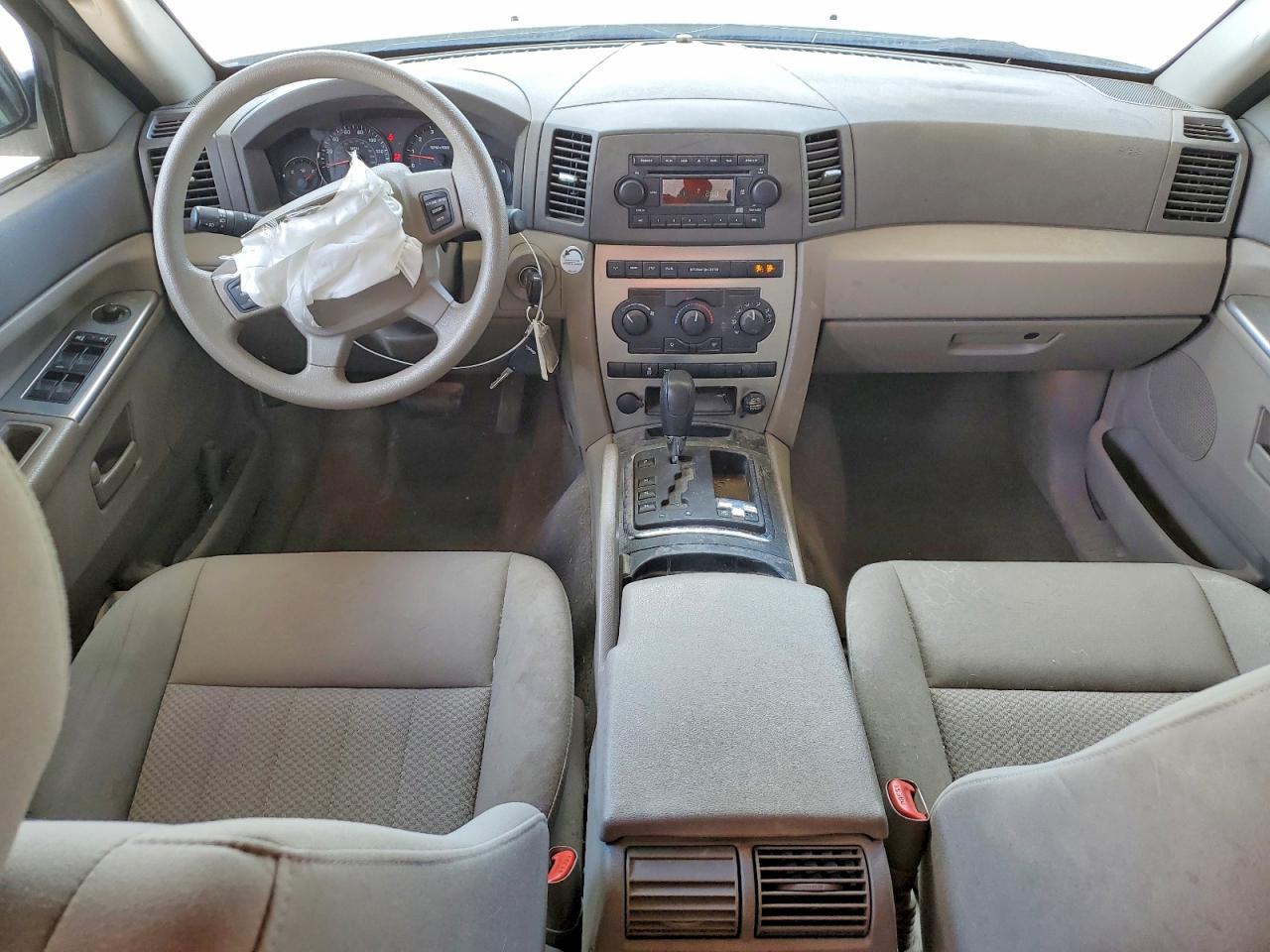 2005 Jeep Grand Cherokee Laredo White vin: 1J4HR48N75C639735