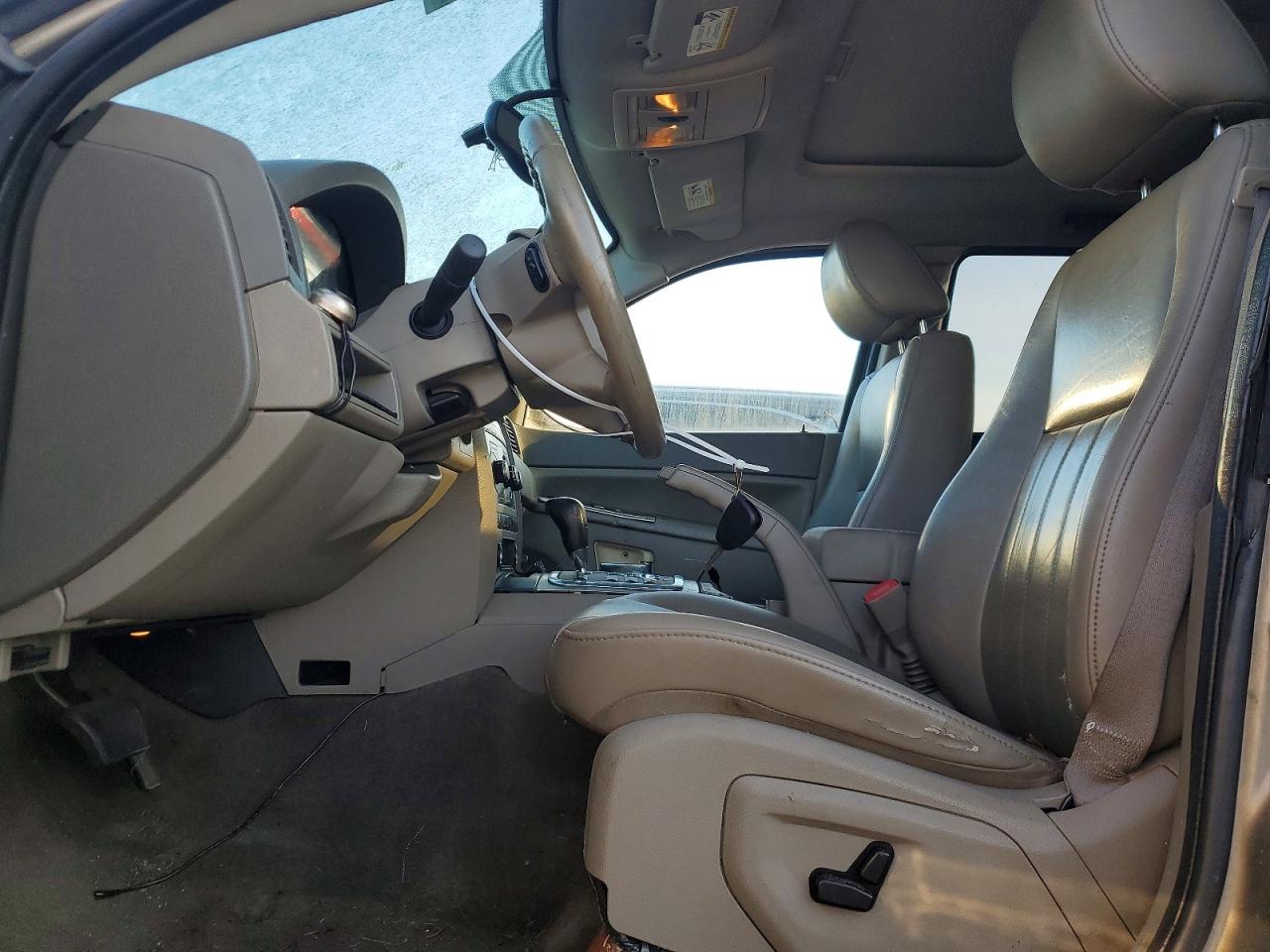 2005 Jeep Grand Cherokee Laredo Tan vin: 1J4HR48N75C702767