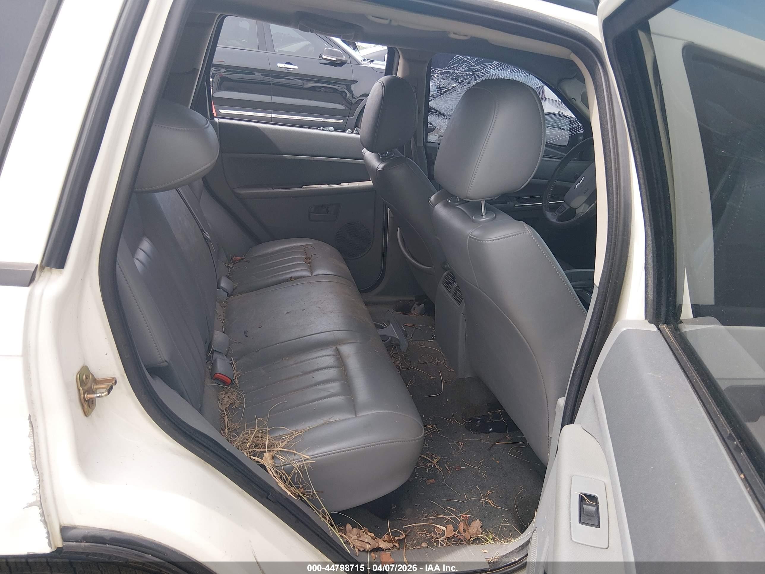 2005 Jeep Grand Cherokee Laredo Серебряный vin: 1J4HR48N95C599089