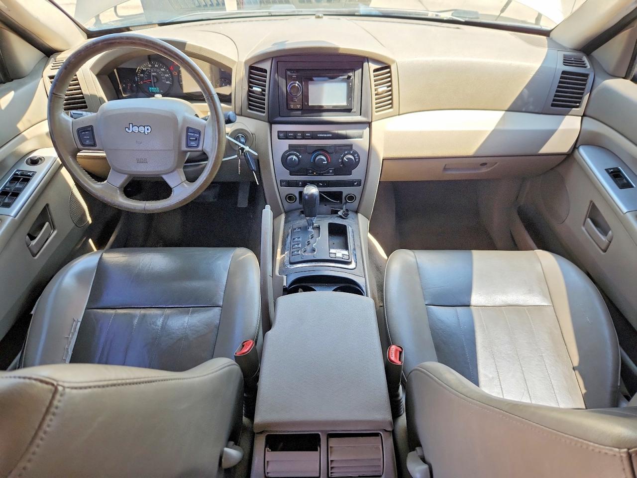 2005 Jeep Grand Cherokee Laredo Tan vin: 1J4HR48N95C697703