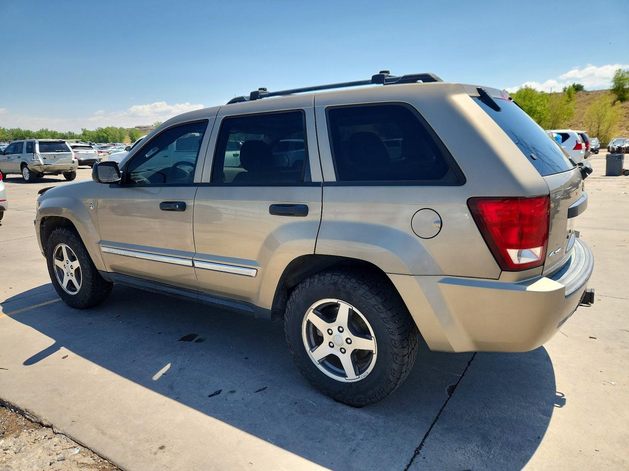 2005 Jeep Grand Cherokee Laredo Tan vin: 1J4HR48N95C697703