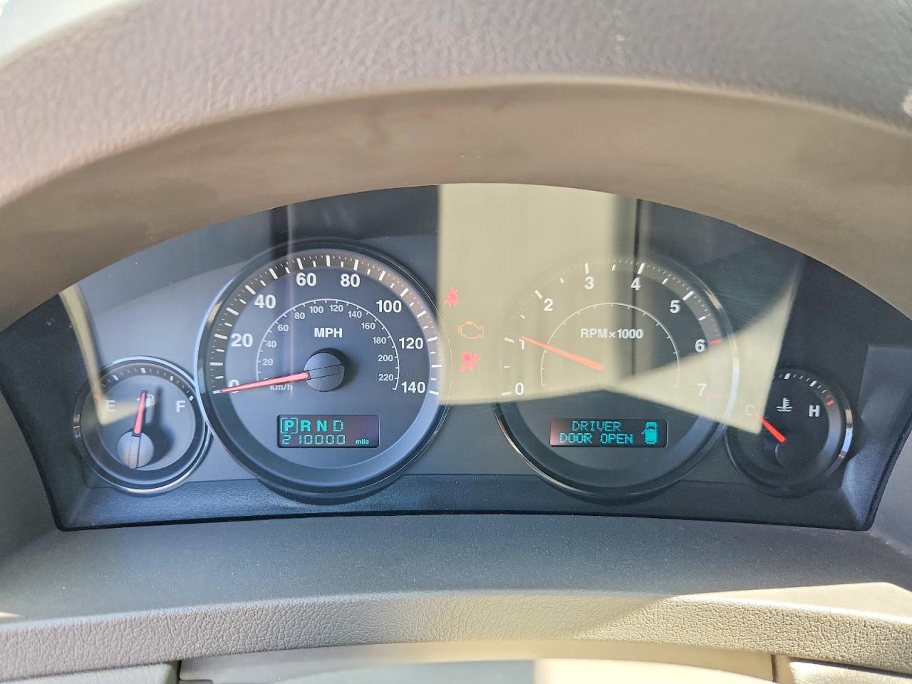2005 Jeep Grand Cherokee Laredo Tan vin: 1J4HR48N95C697703