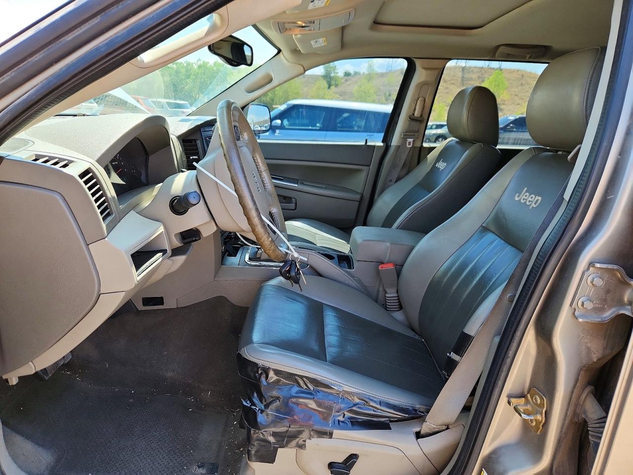 2005 Jeep Grand Cherokee Laredo Tan vin: 1J4HR48N95C697703