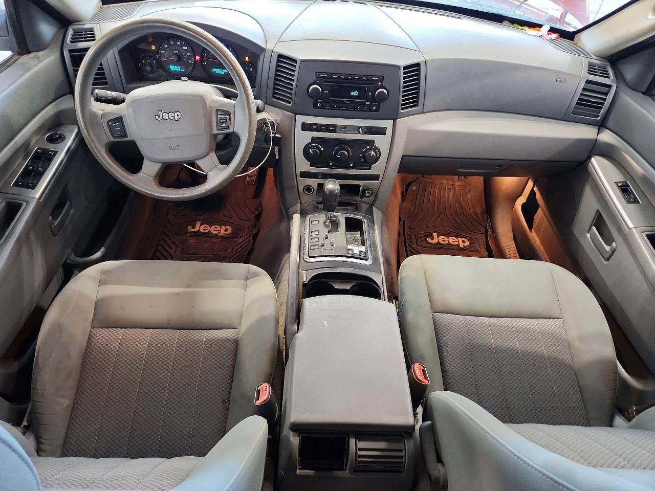 2006 Jeep Grand Cherokee Laredo Red vin: 1J4HR48N96C296153