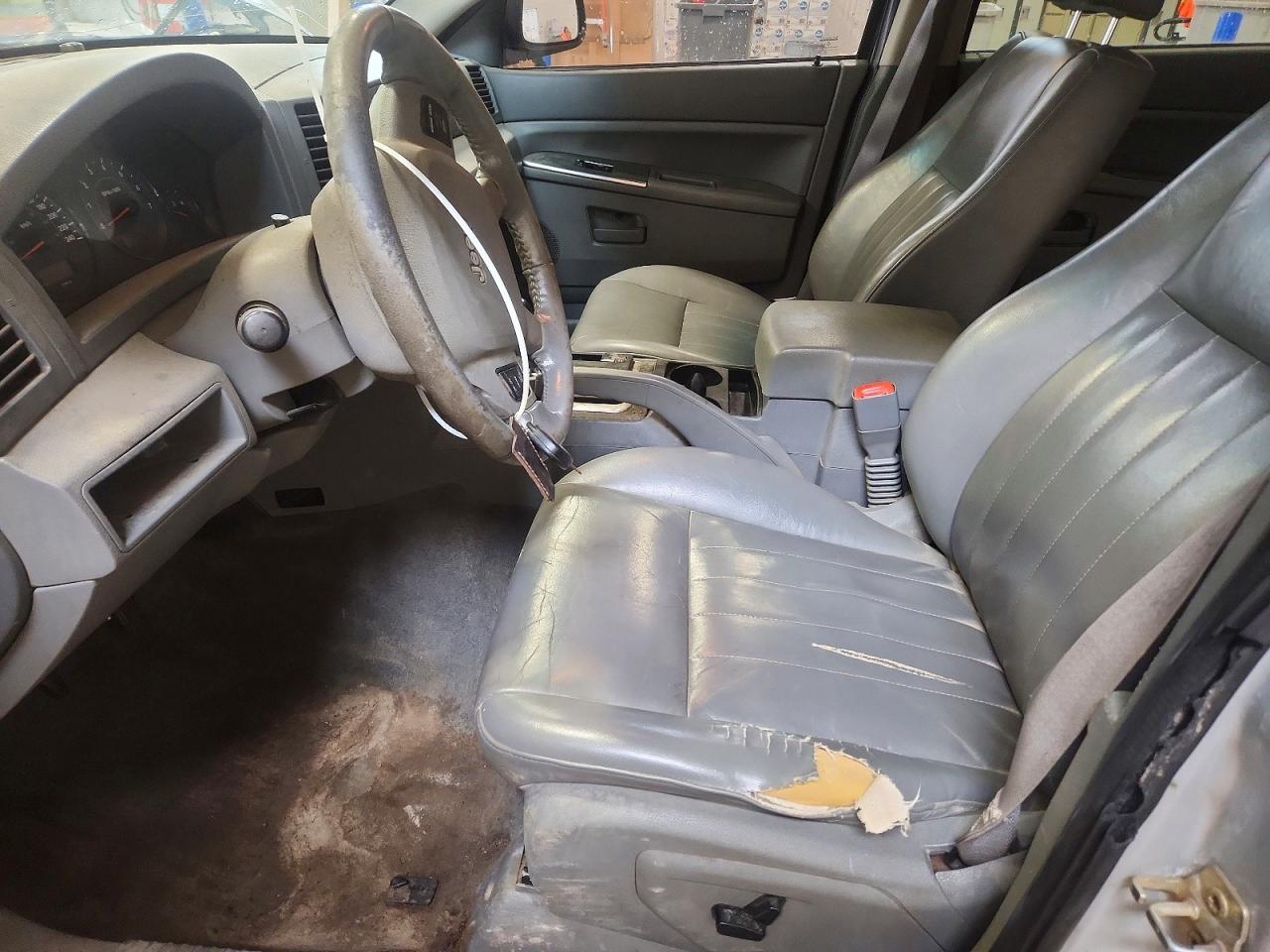 2006 Jeep Grand Cherokee Laredo Silver vin: 1J4HR48NX6C160968