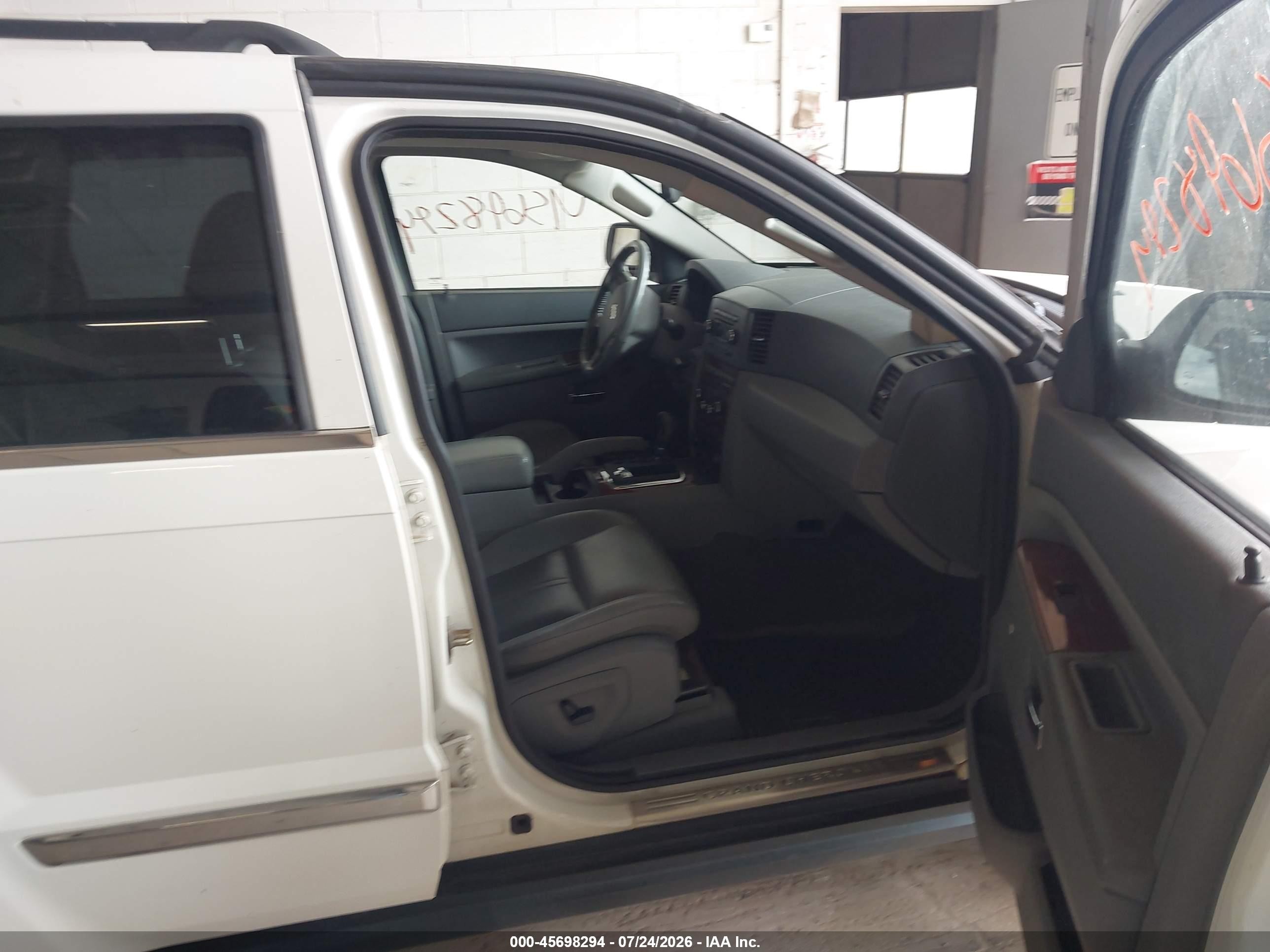 2005 Jeep Grand Cherokee Limited White vin: 1J4HR58265C675427