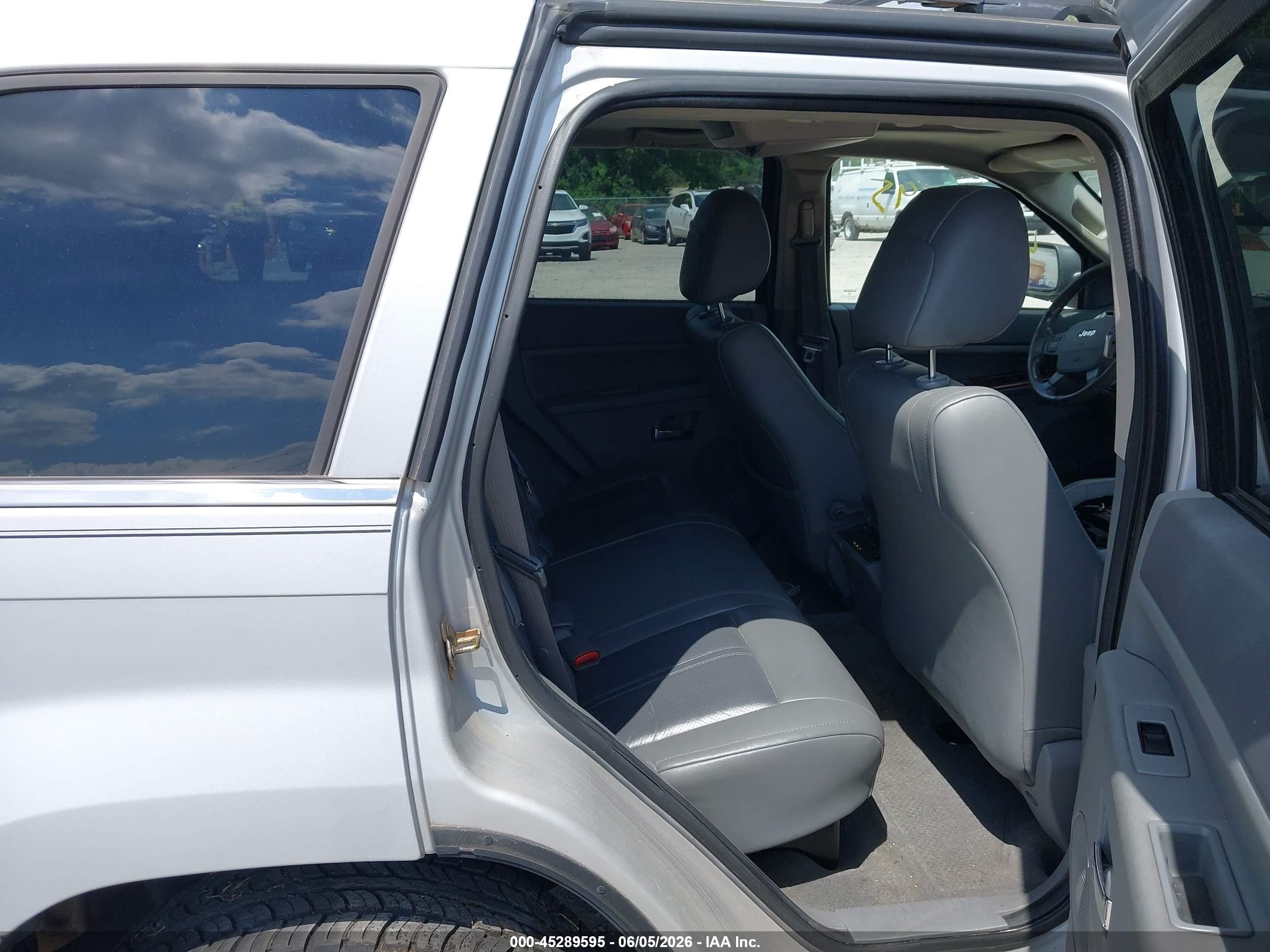 2005 Jeep Grand Cherokee Limited Silver vin: 1J4HR58295C730839