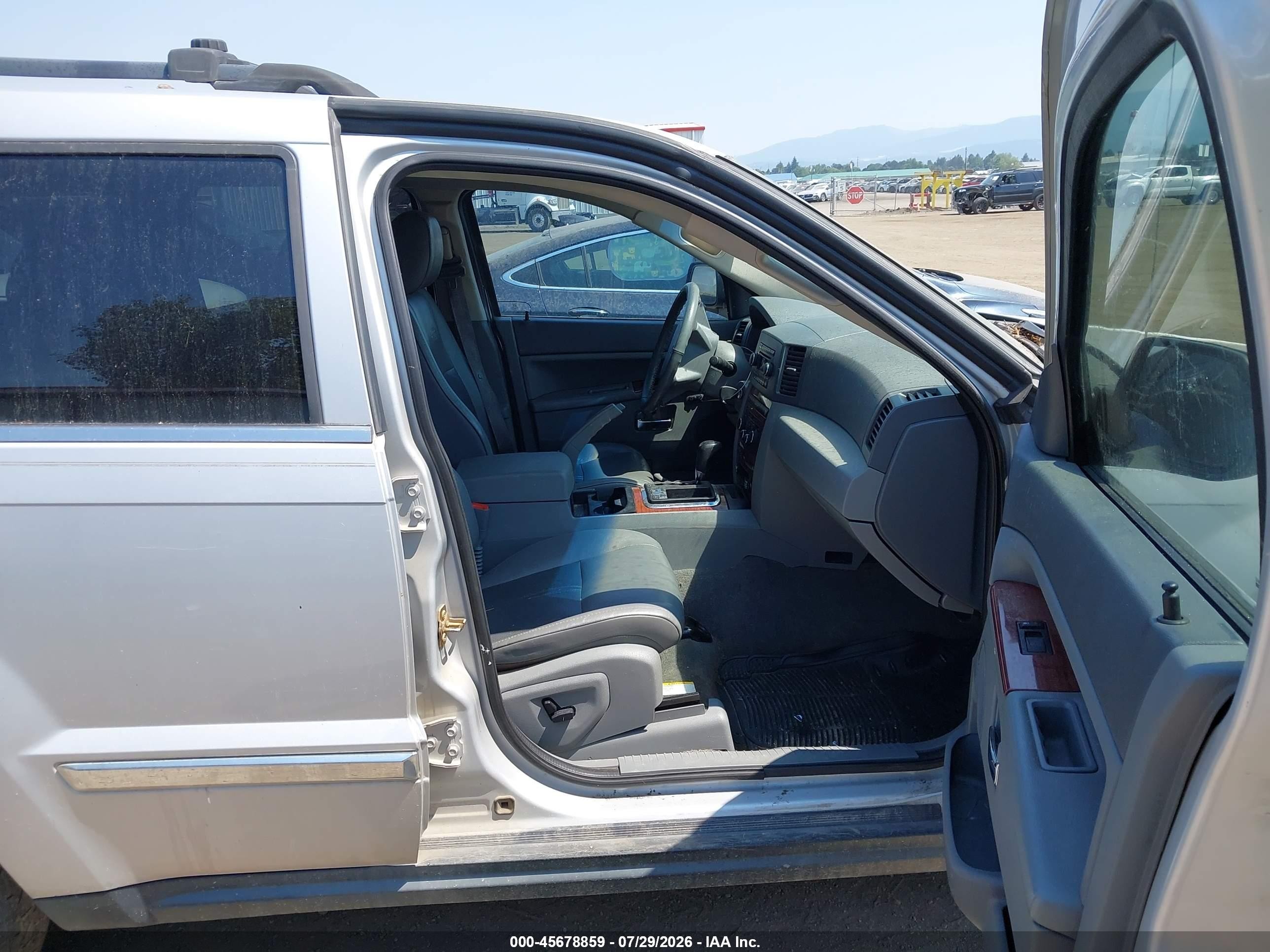 2005 Jeep Grand Cherokee Limited Silver vin: 1J4HR58N65C547330
