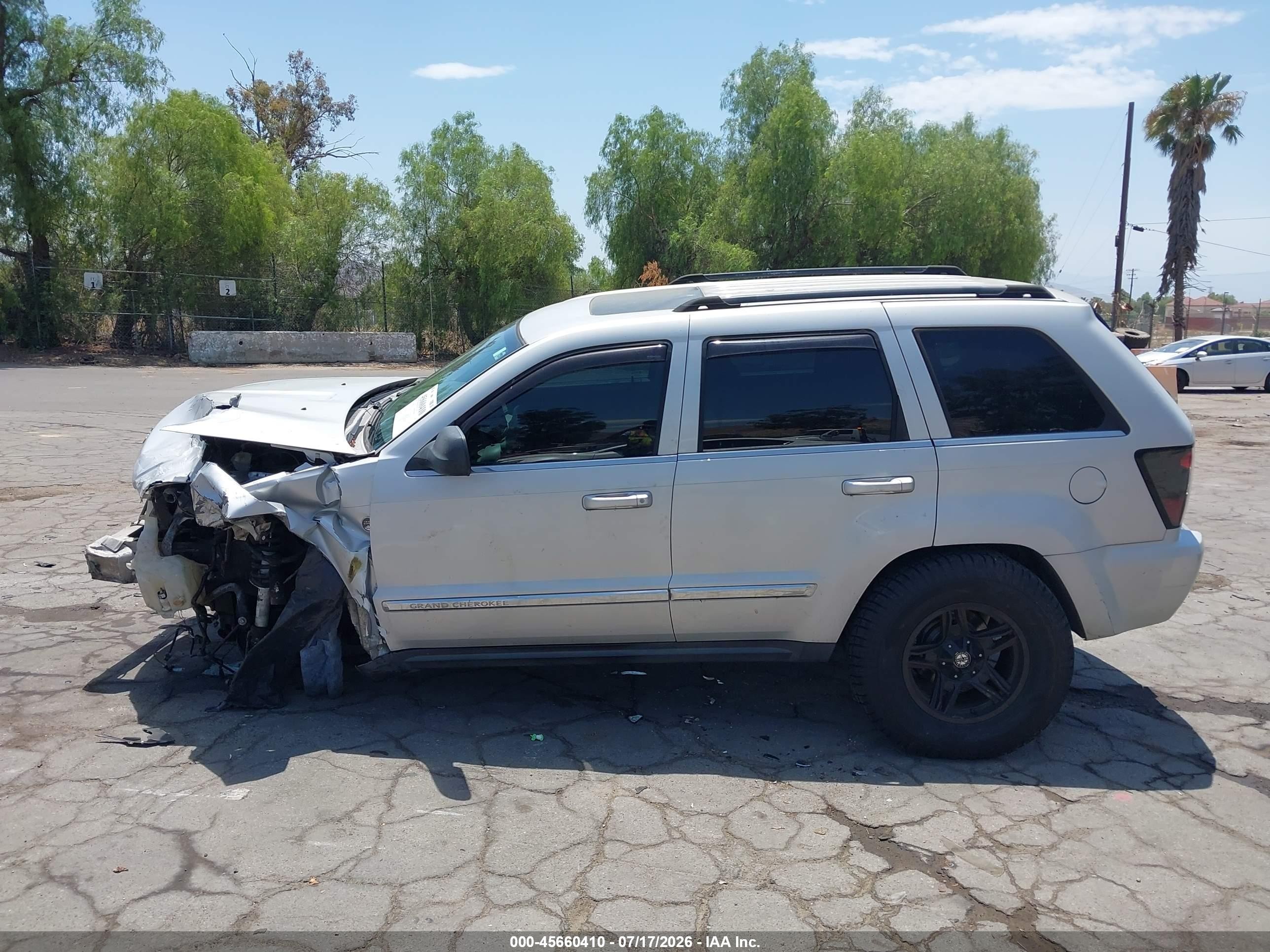 2005 Jeep Grand Cherokee Limited Silver vin: 1J4HR58N75C511856