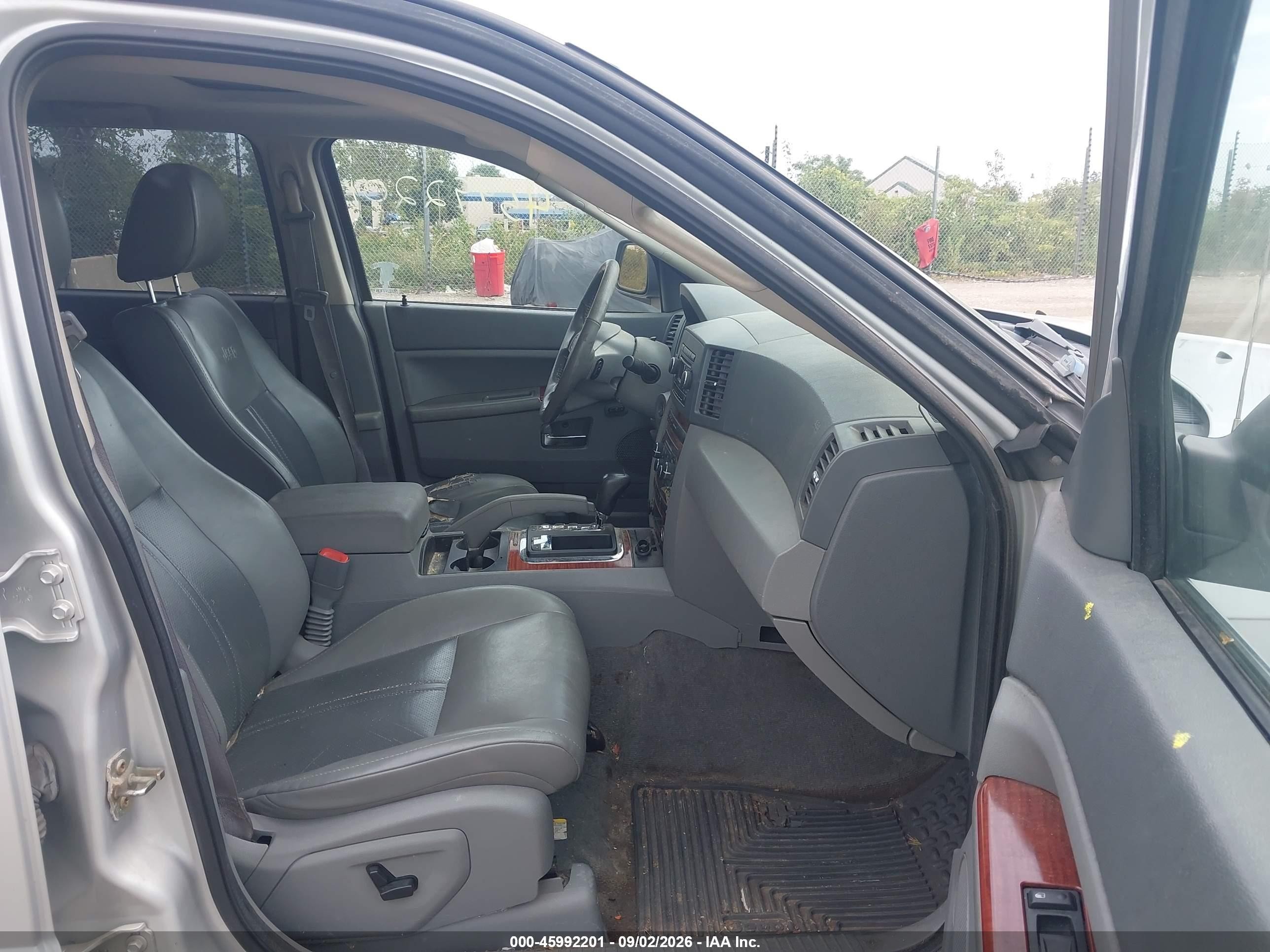 2006 Jeep Grand Cherokee Limited Silver vin: 1J4HR58N76C116190