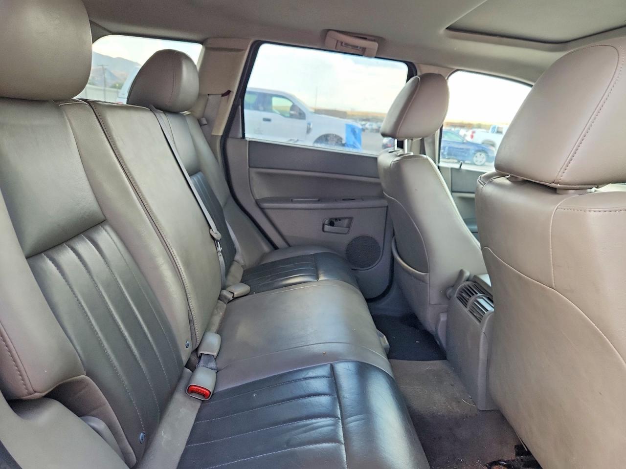 2005 Jeep Grand Cherokee Laredo Burgundy vin: 1J4HS48N35C732417