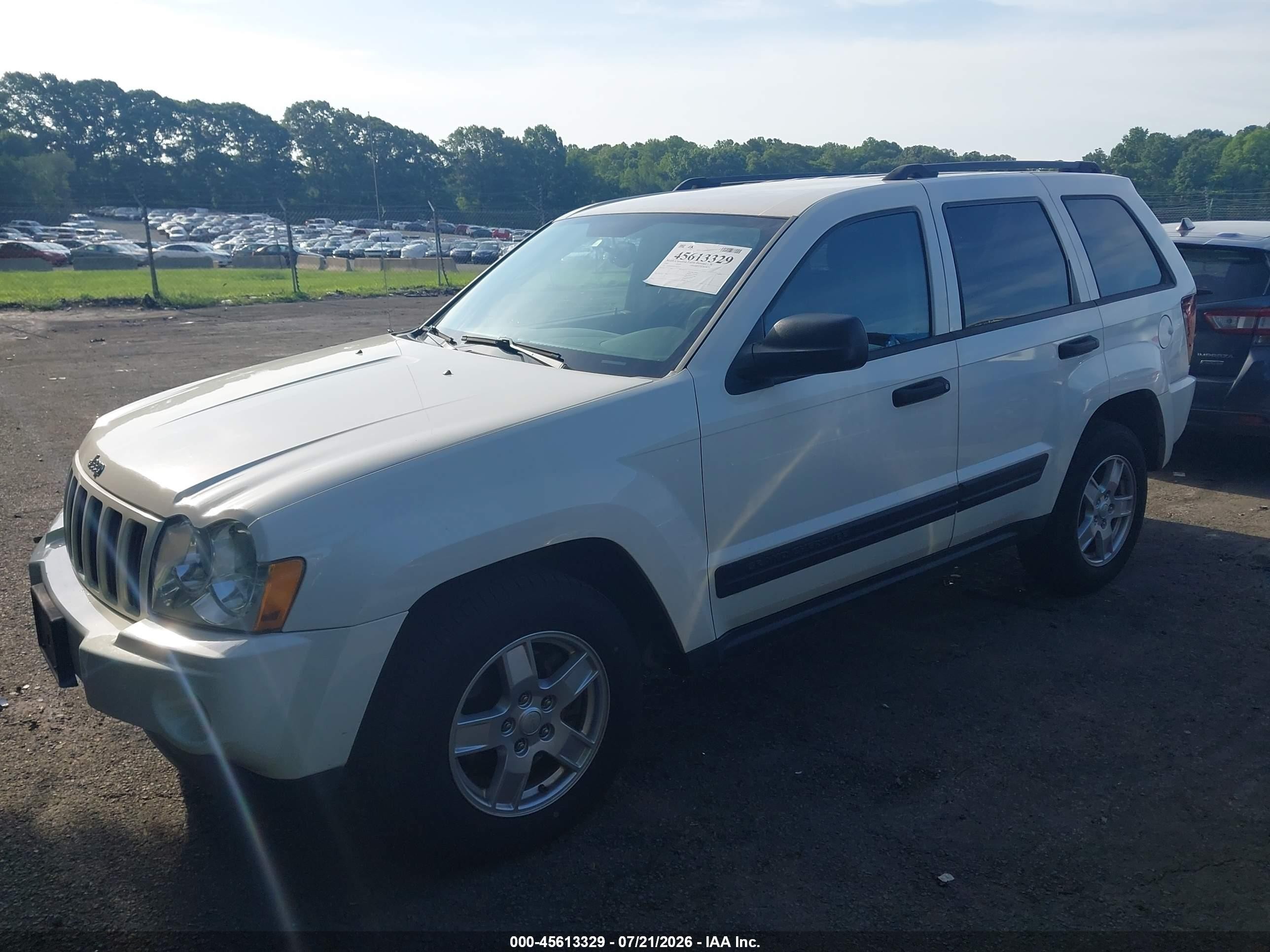 2005 Jeep Grand Cherokee Laredo White vin: 1J4HS48N45C567512