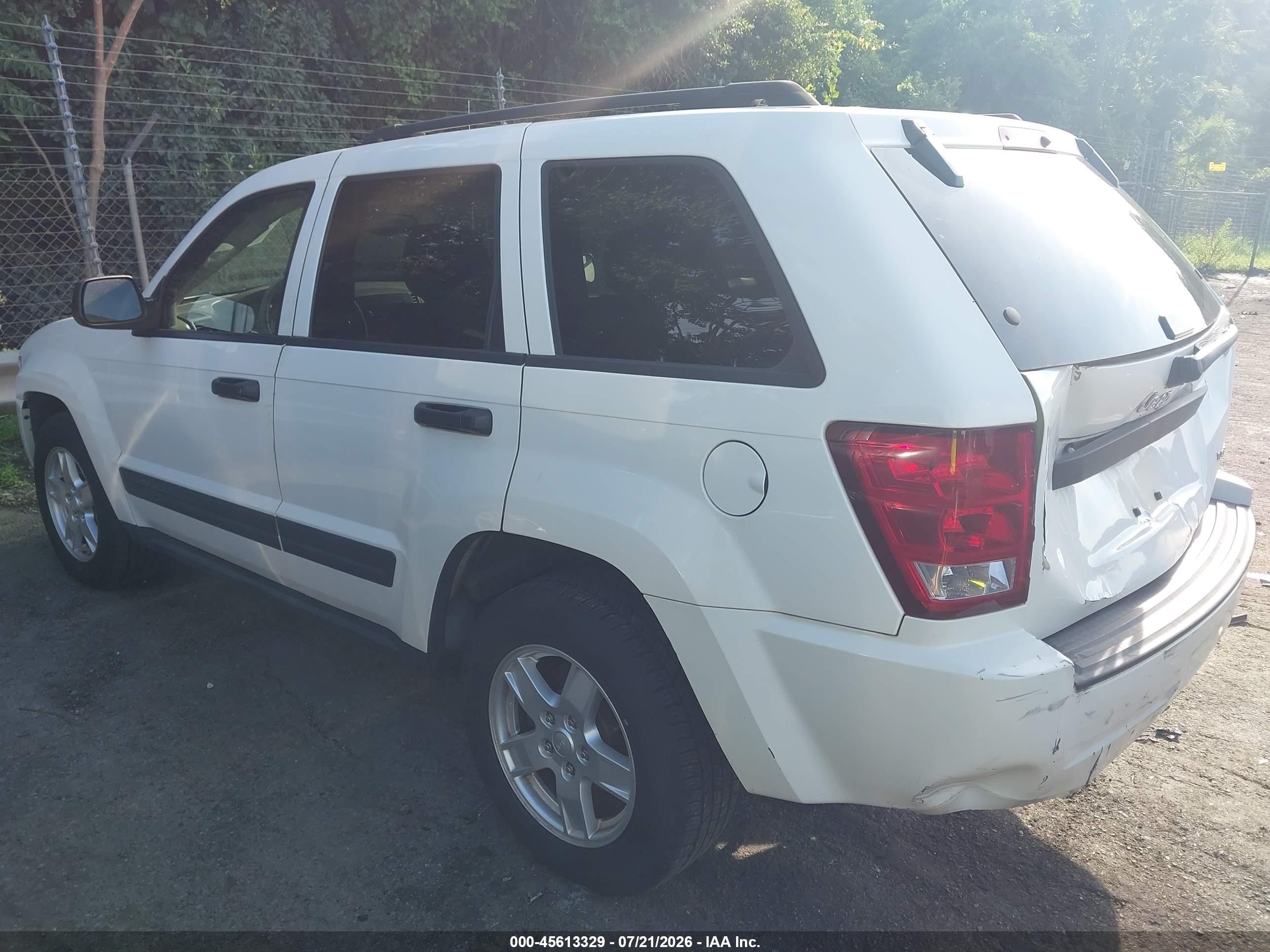 2005 Jeep Grand Cherokee Laredo White vin: 1J4HS48N45C567512