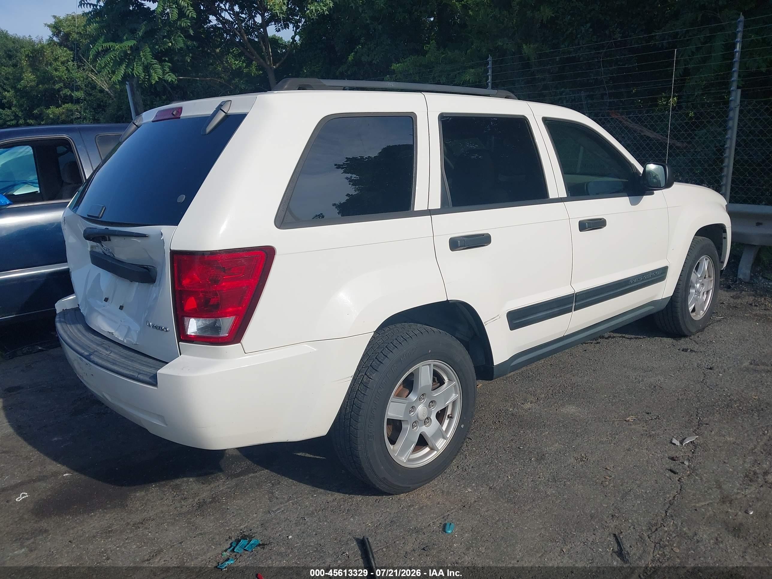 2005 Jeep Grand Cherokee Laredo White vin: 1J4HS48N45C567512