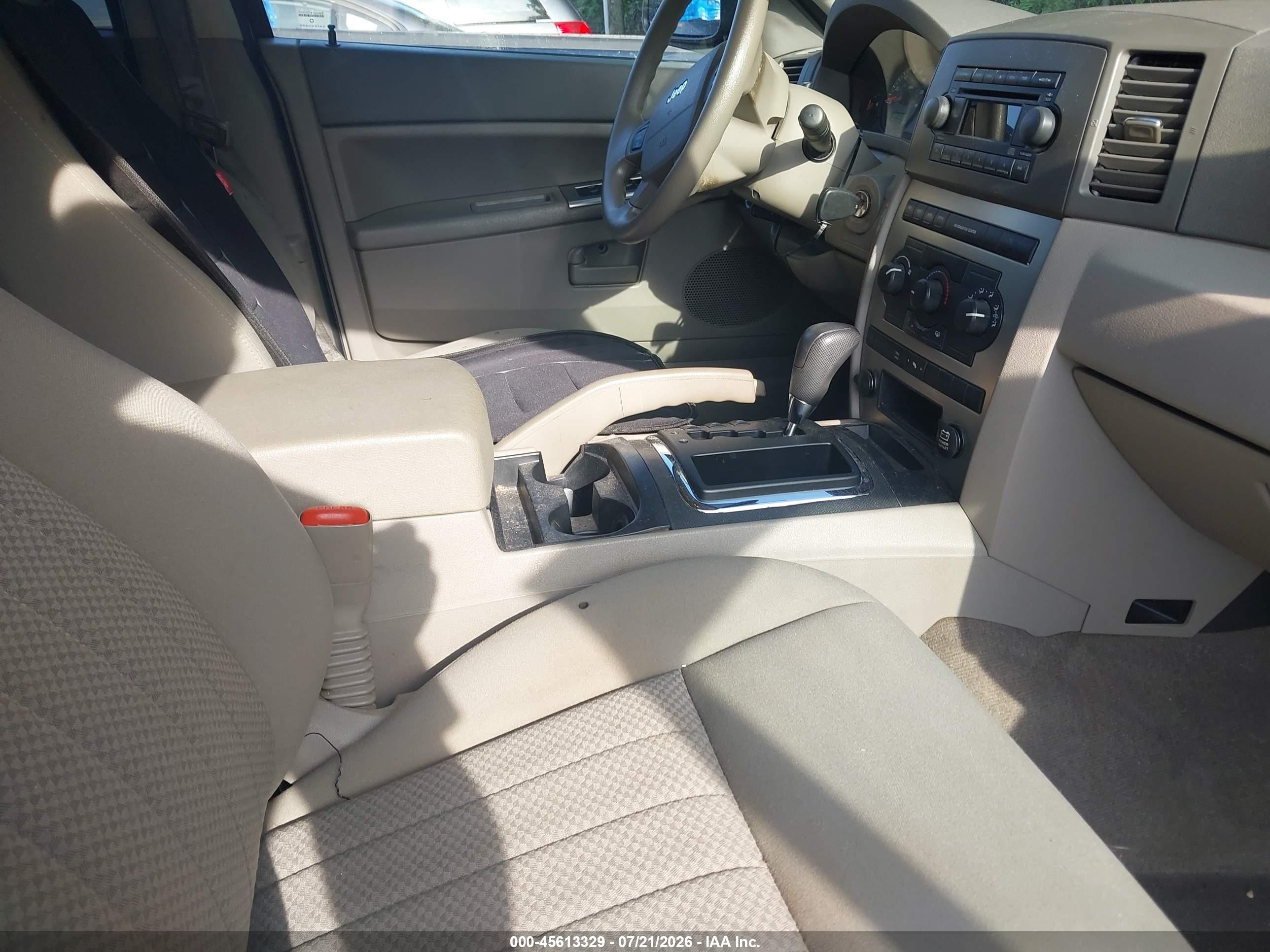 2005 Jeep Grand Cherokee Laredo White vin: 1J4HS48N45C567512
