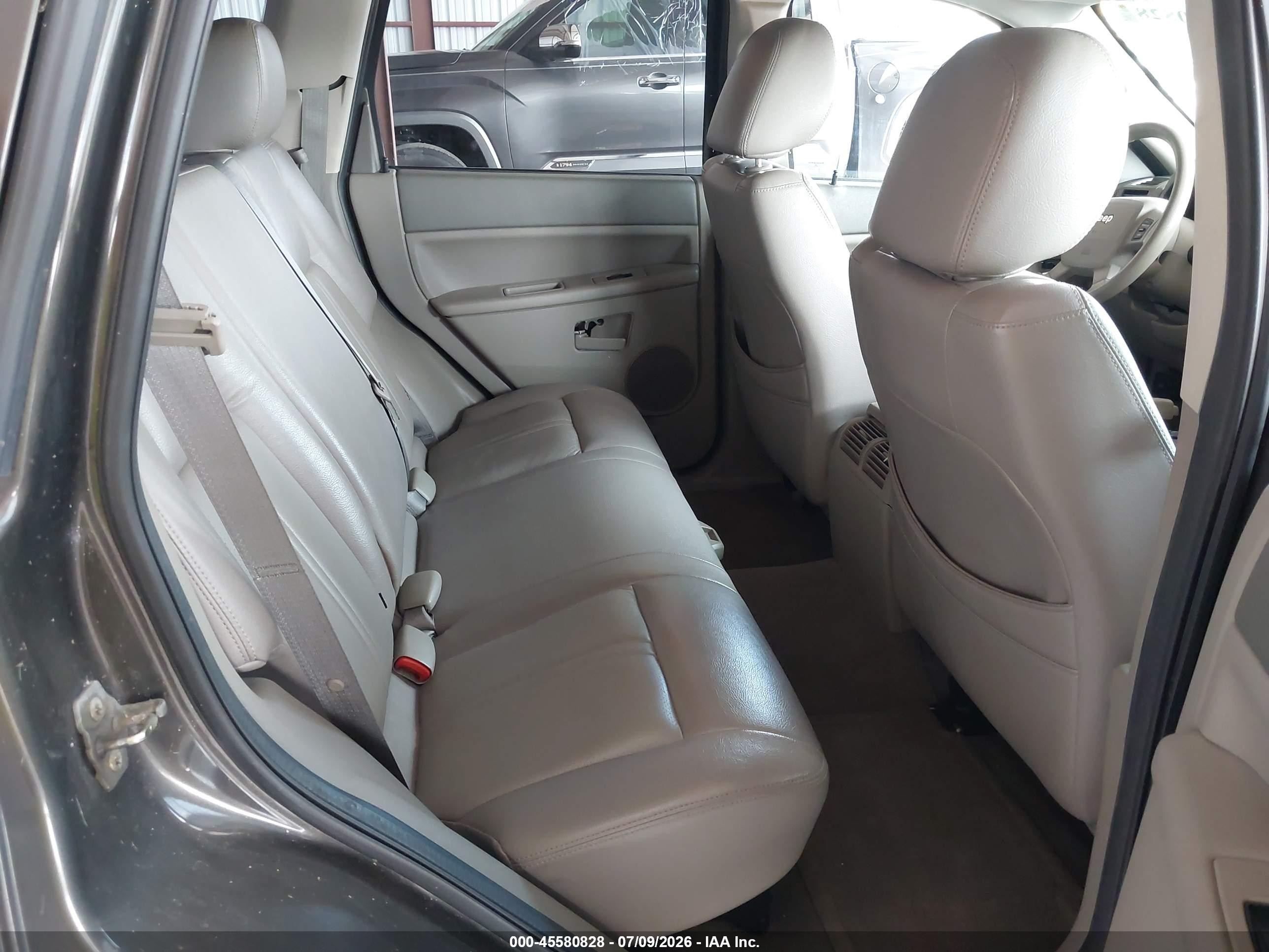 2005 Jeep Grand Cherokee Laredo Brown vin: 1J4HS48N55C559449