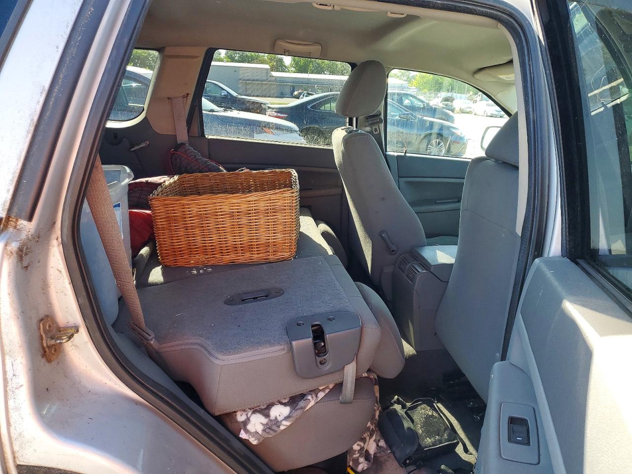 2006 Jeep Grand Cherokee Silver vin: 1J4HS48N66C230325