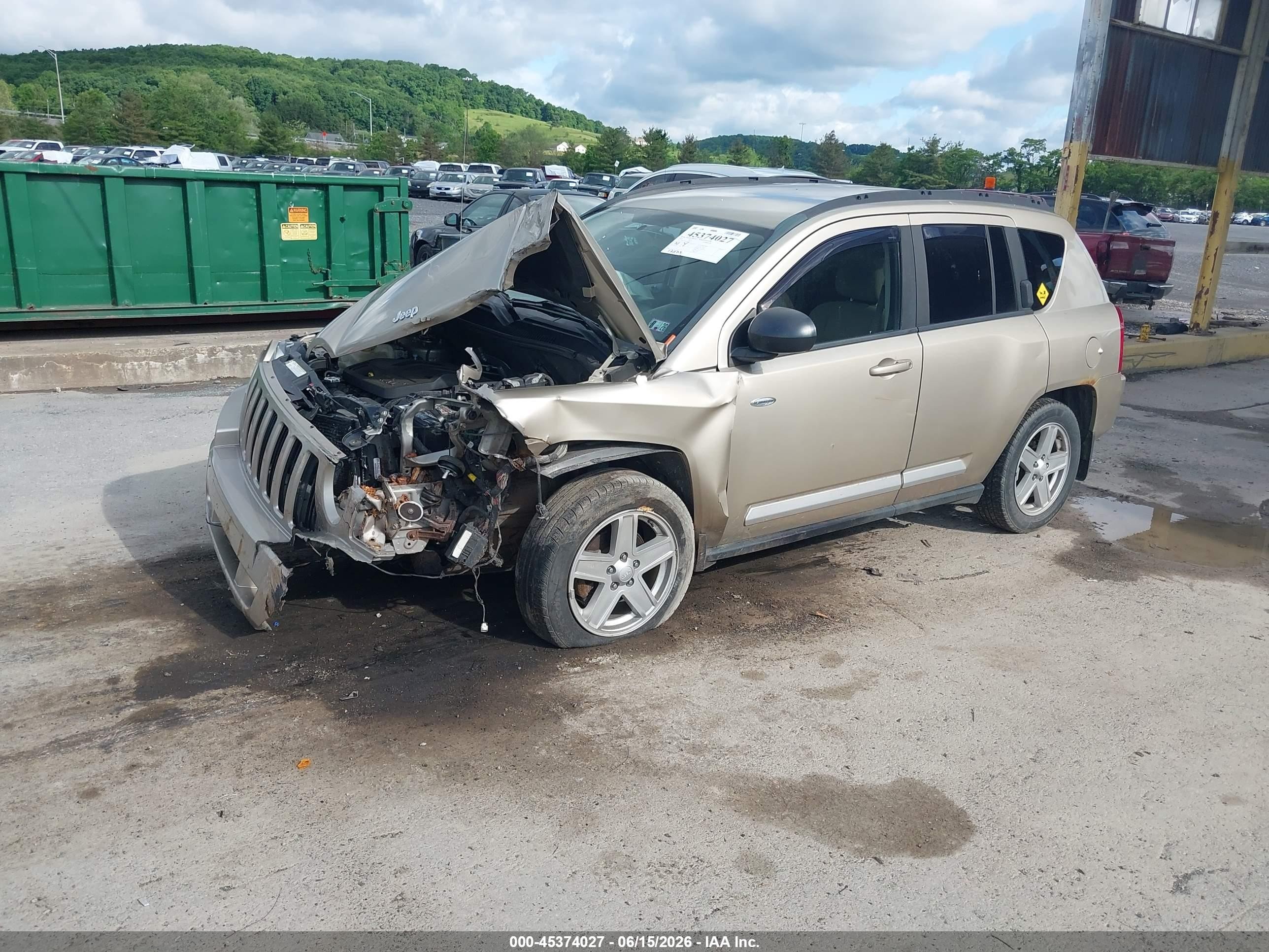 2010 Jeep Compass Sport Золотой vin: 1J4NF1FB1AD623358