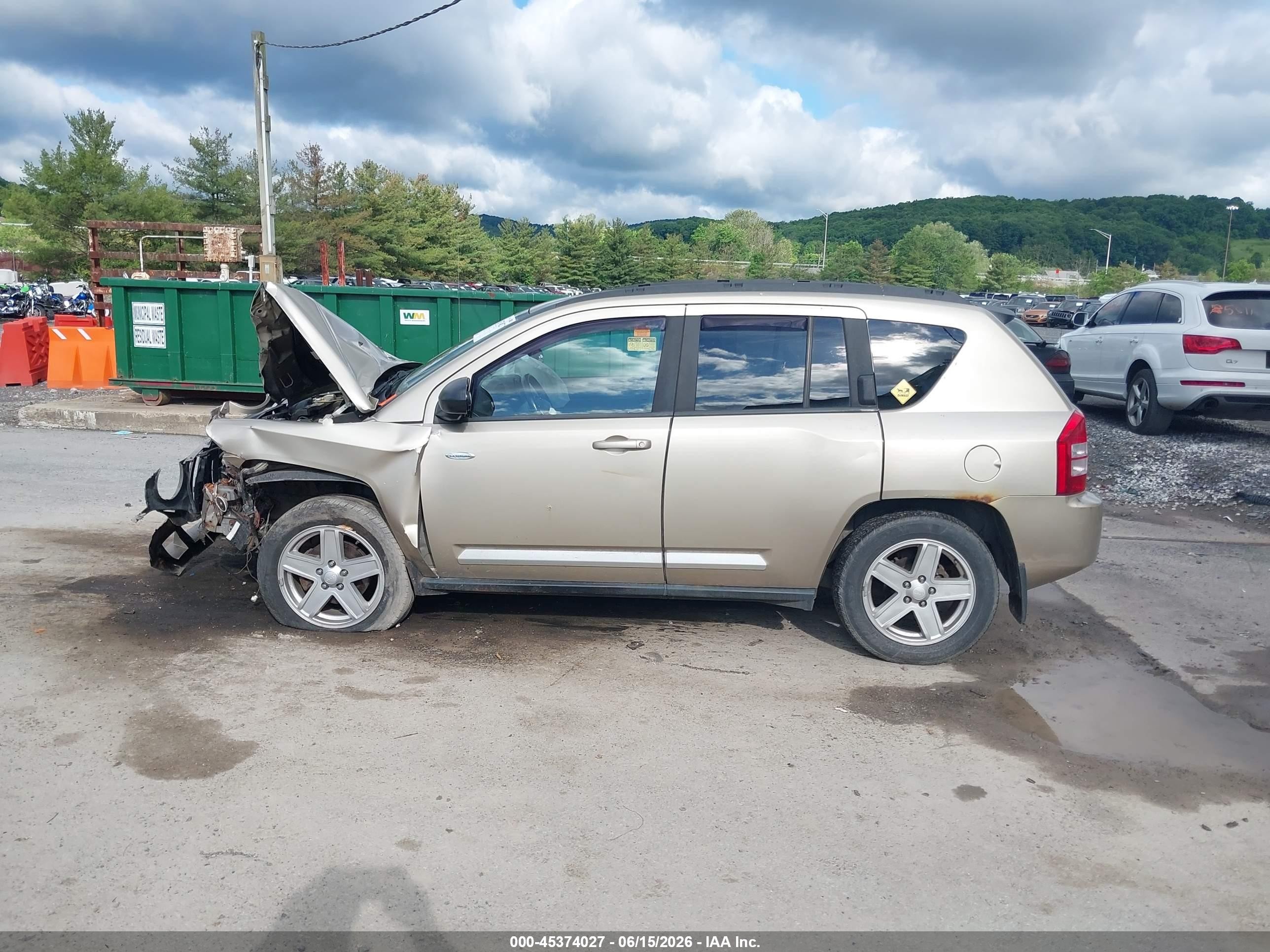 2010 Jeep Compass Sport Золотой vin: 1J4NF1FB1AD623358