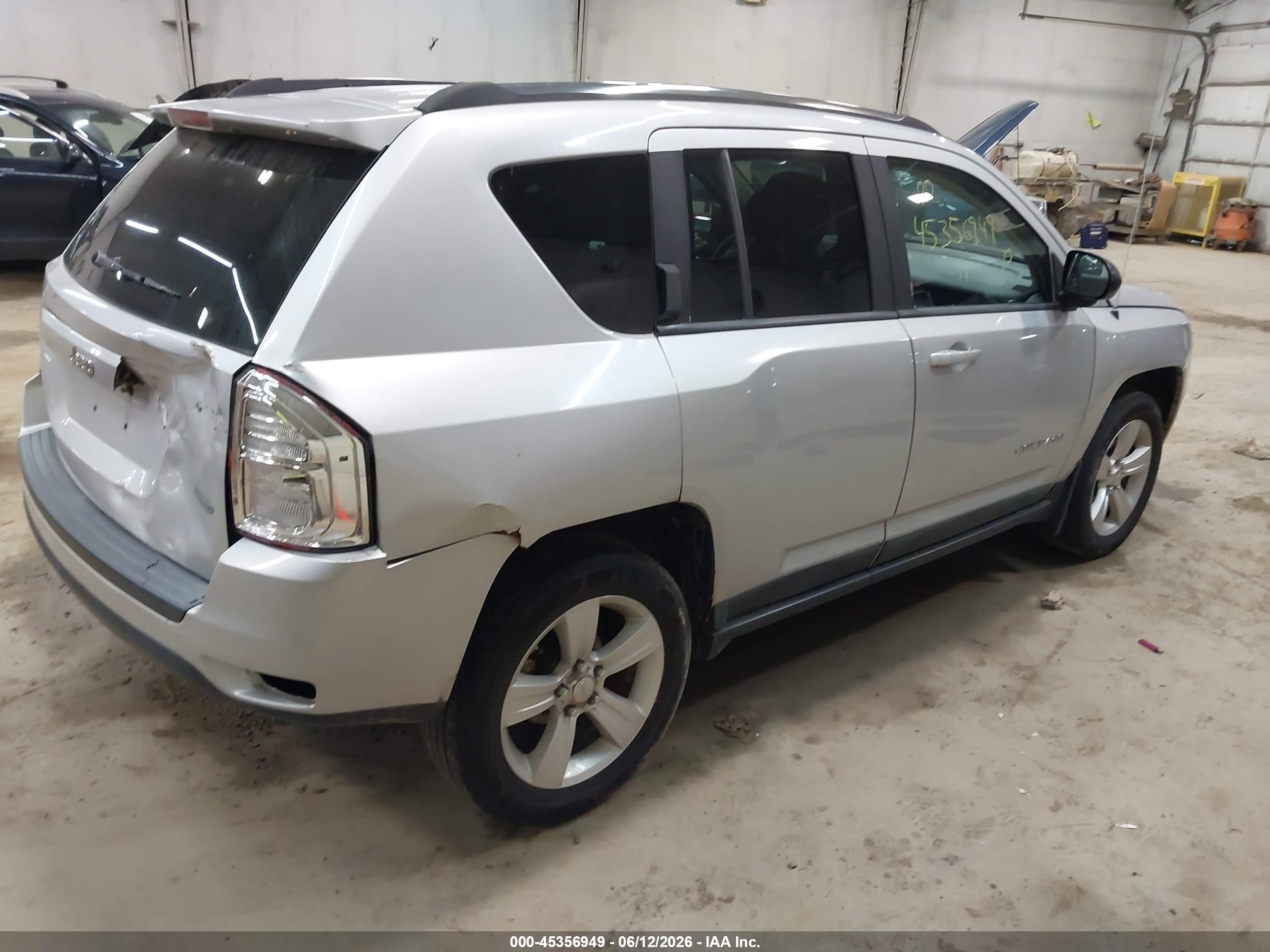 2011 Jeep Compass Silver vin: 1J4NF1FB1BD240456
