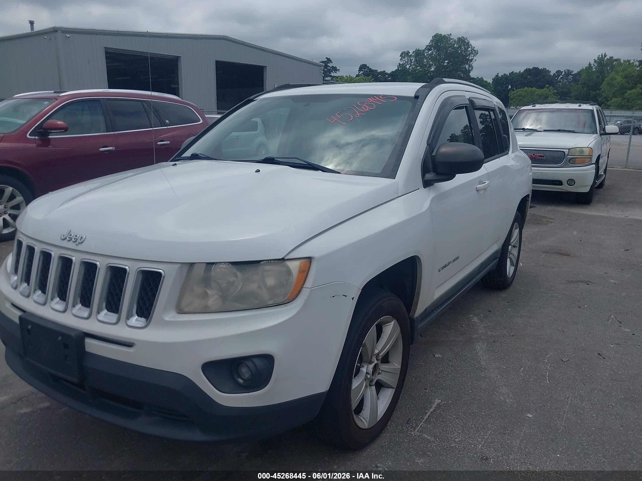 2011 Jeep Compass   White vin: 1J4NF1FB1BD276261