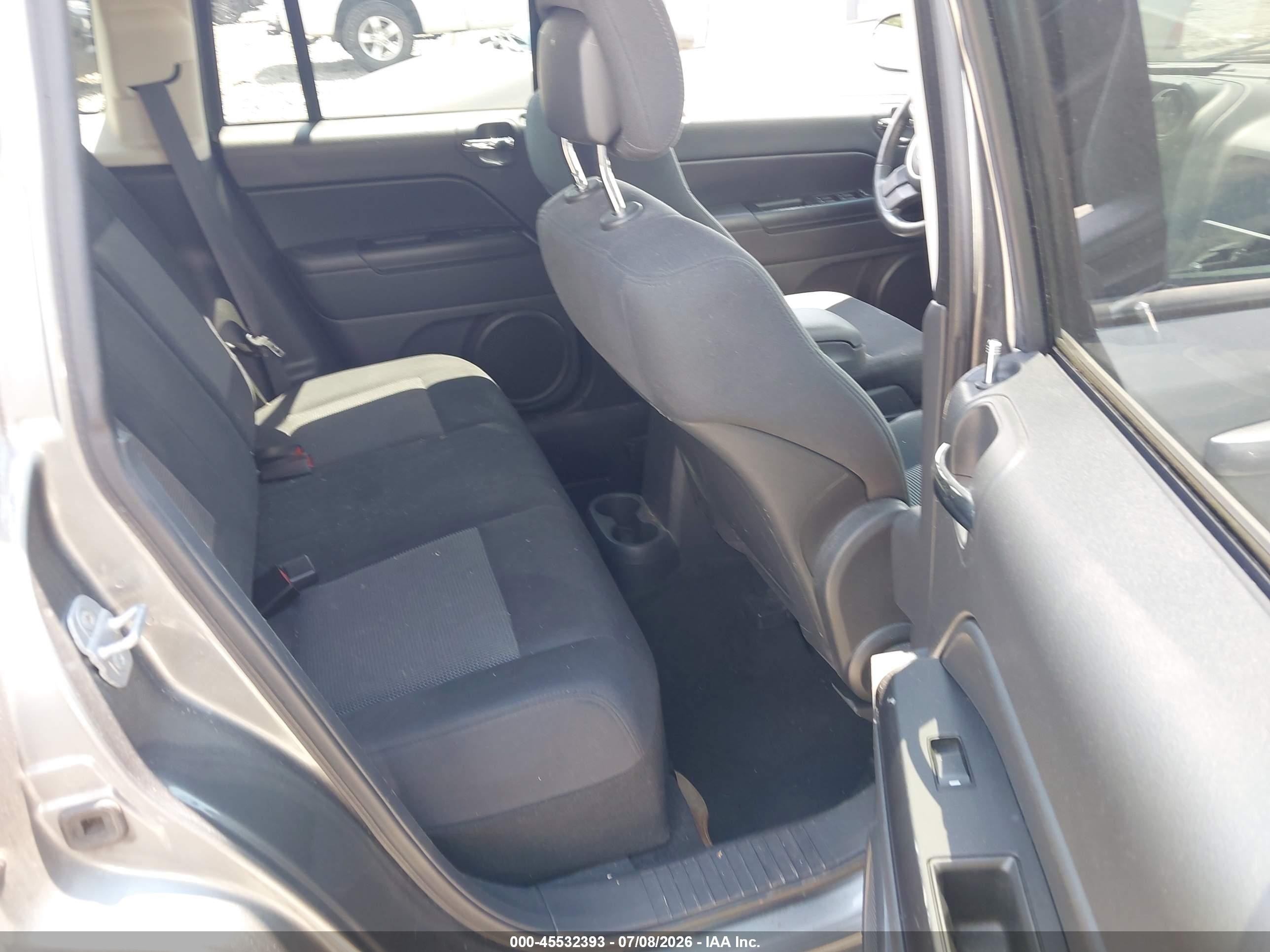 2011 Jeep Compass   Gray vin: 1J4NF1FB2BD202024