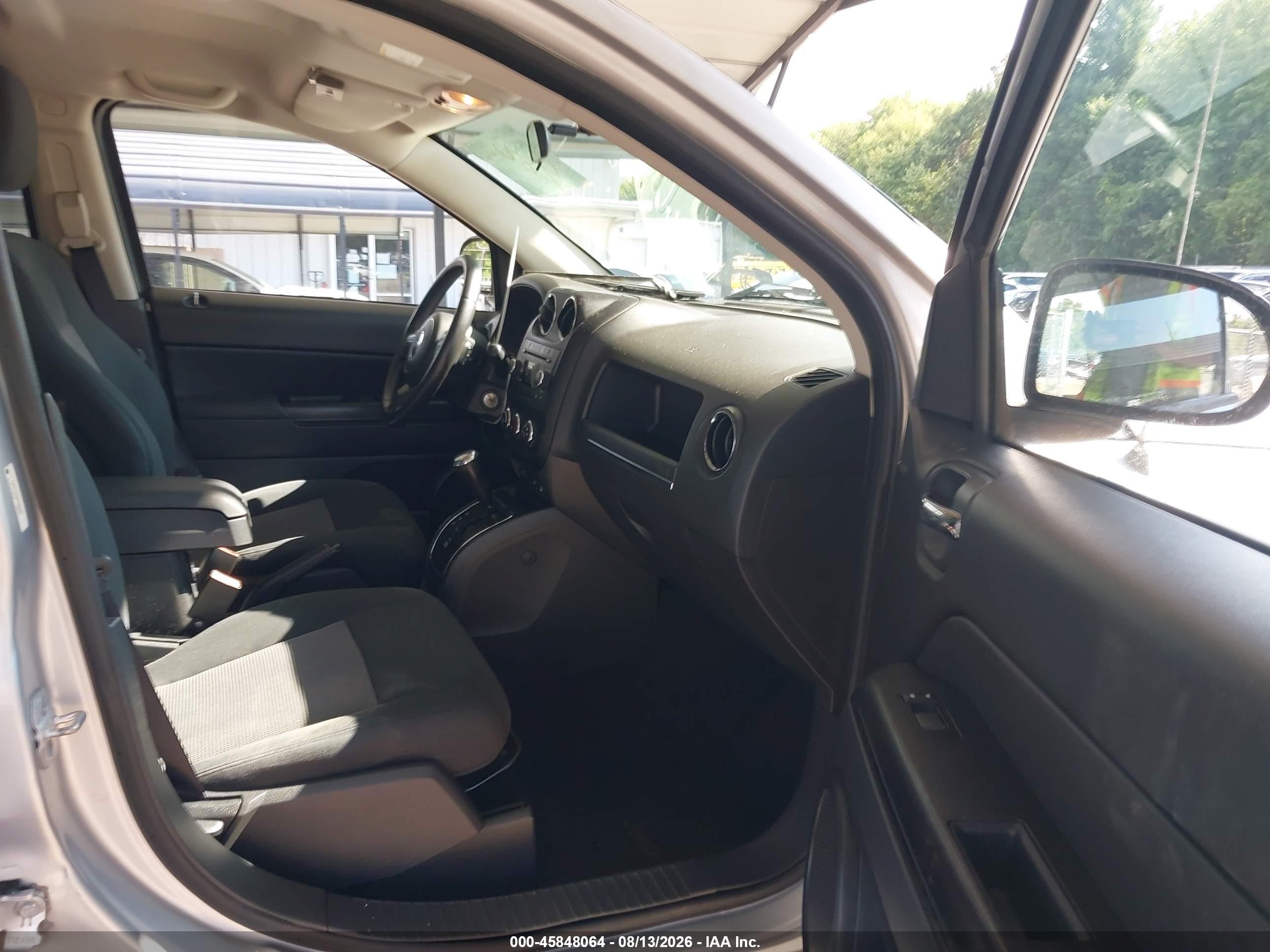2011 Jeep Compass White vin: 1J4NF1FB2BD280867