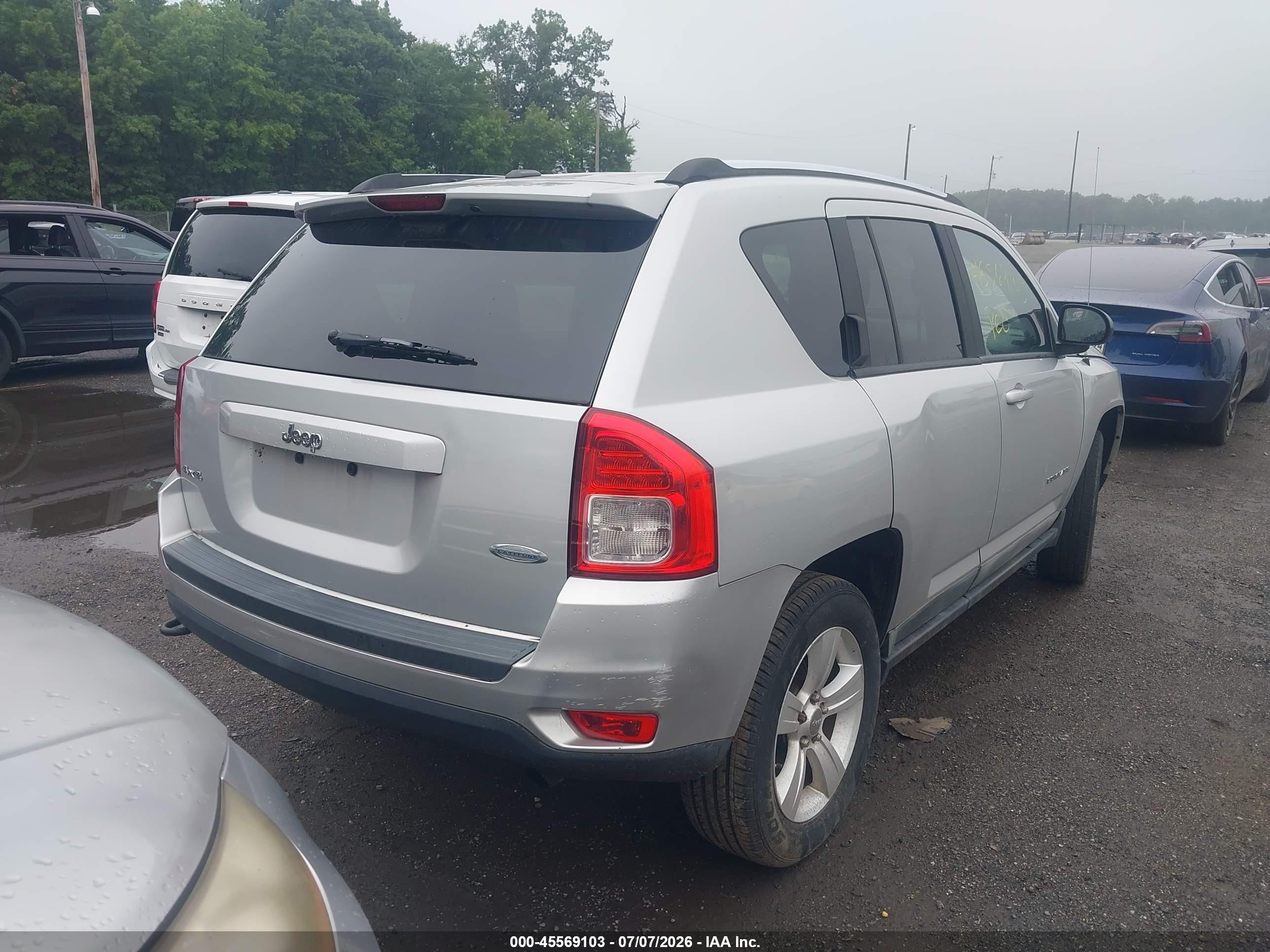 2011 Jeep Compass   Silver vin: 1J4NF1FB3BD154372