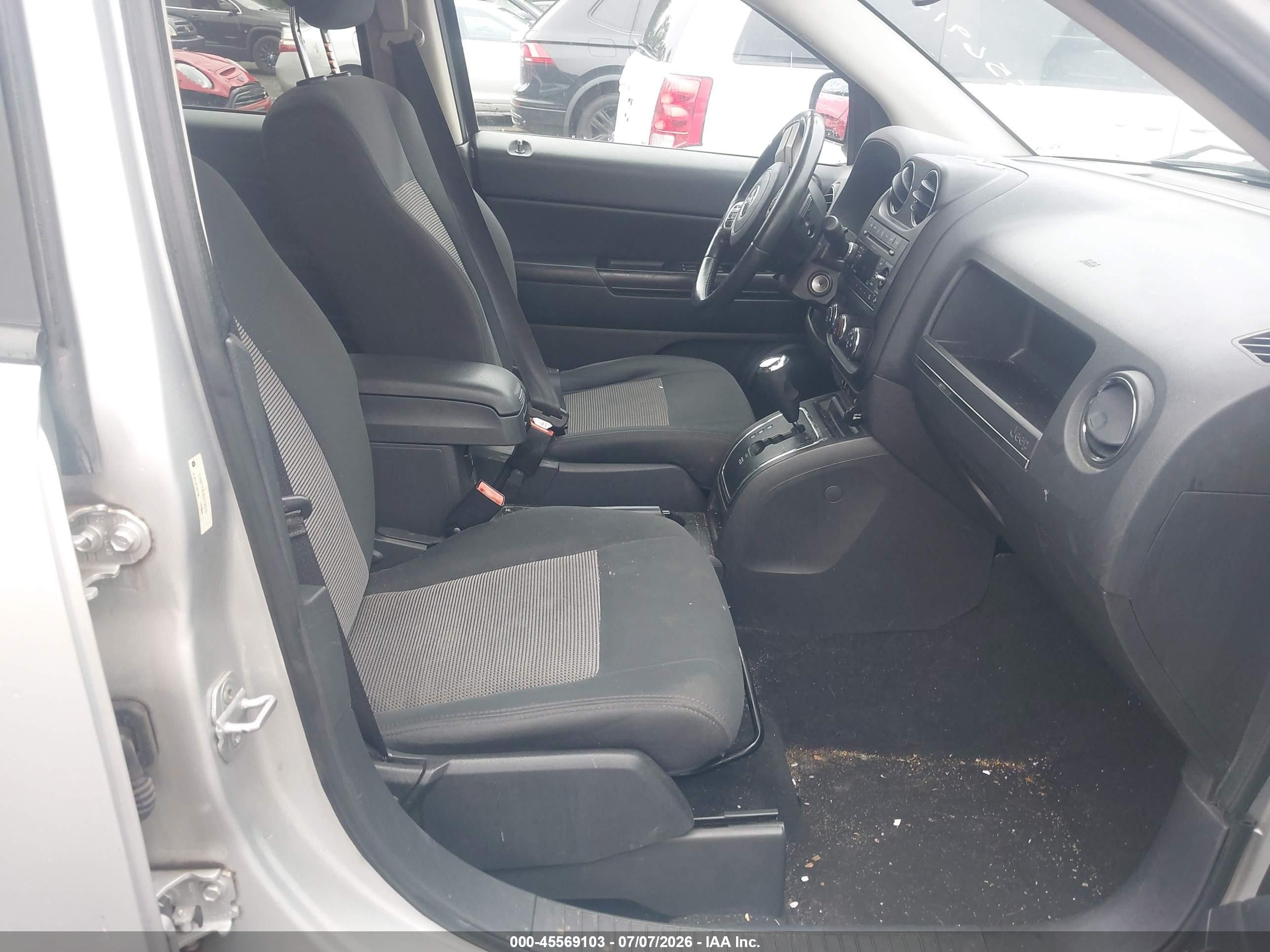 2011 Jeep Compass   Silver vin: 1J4NF1FB3BD154372